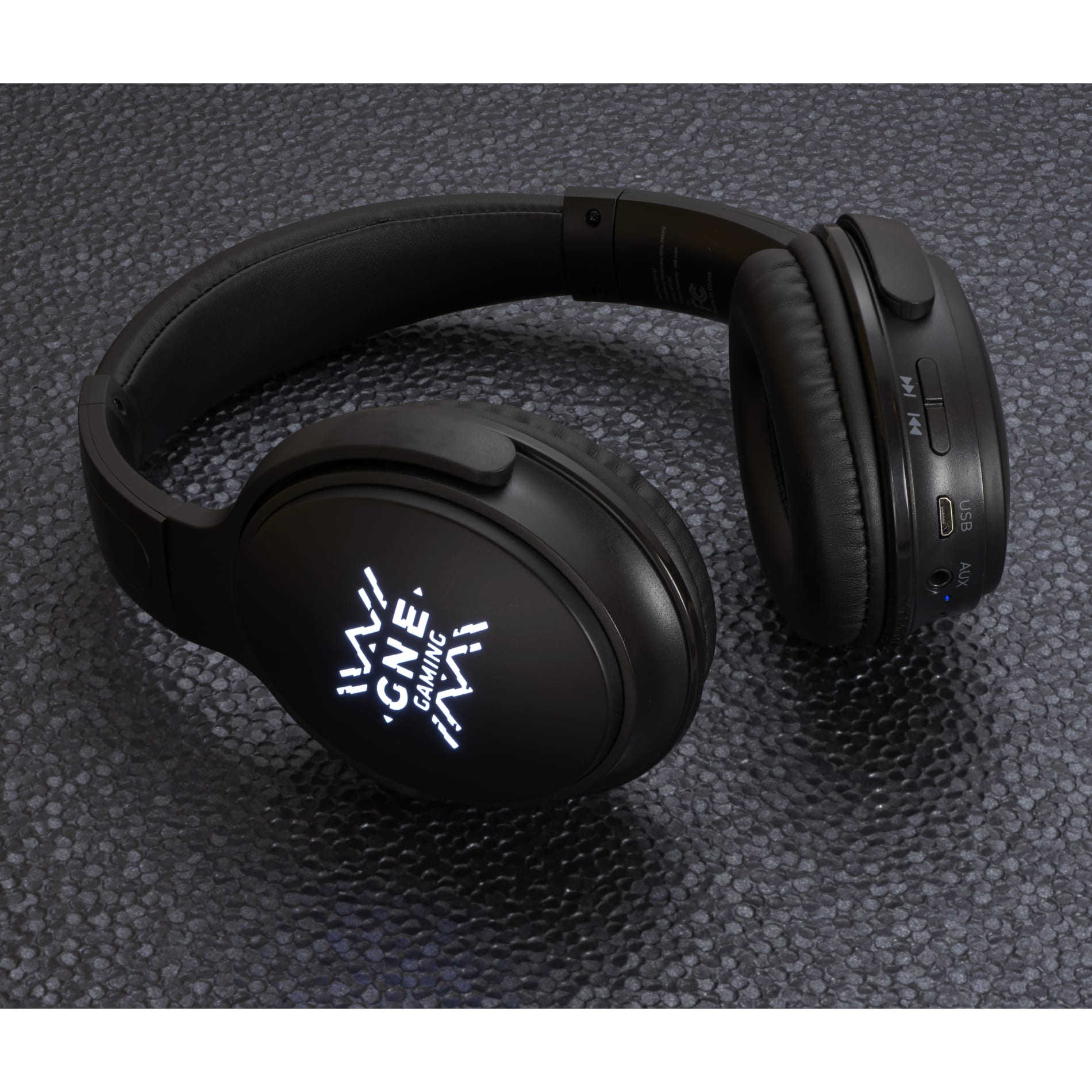 Light Up Logo Bluetooth Headphones 7