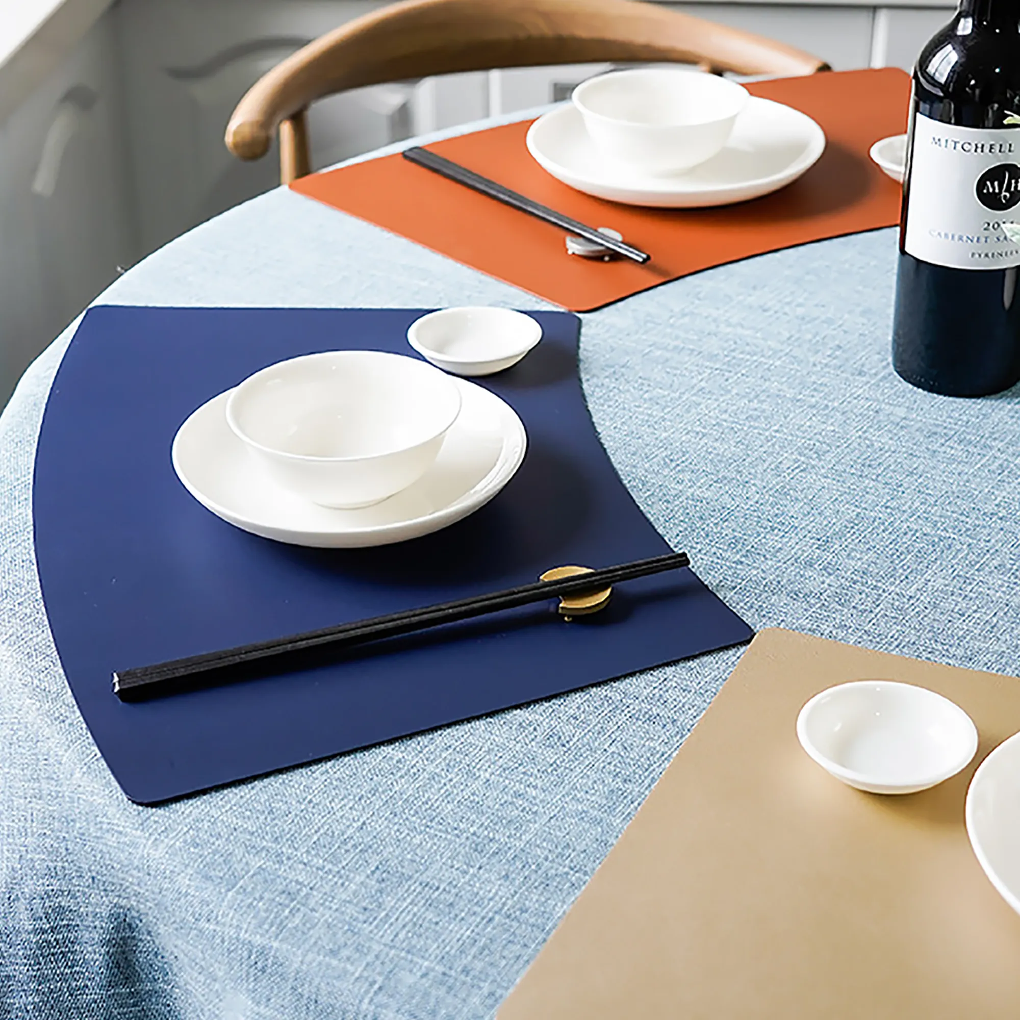Minimalist Fan-Shaped Table Mat 4