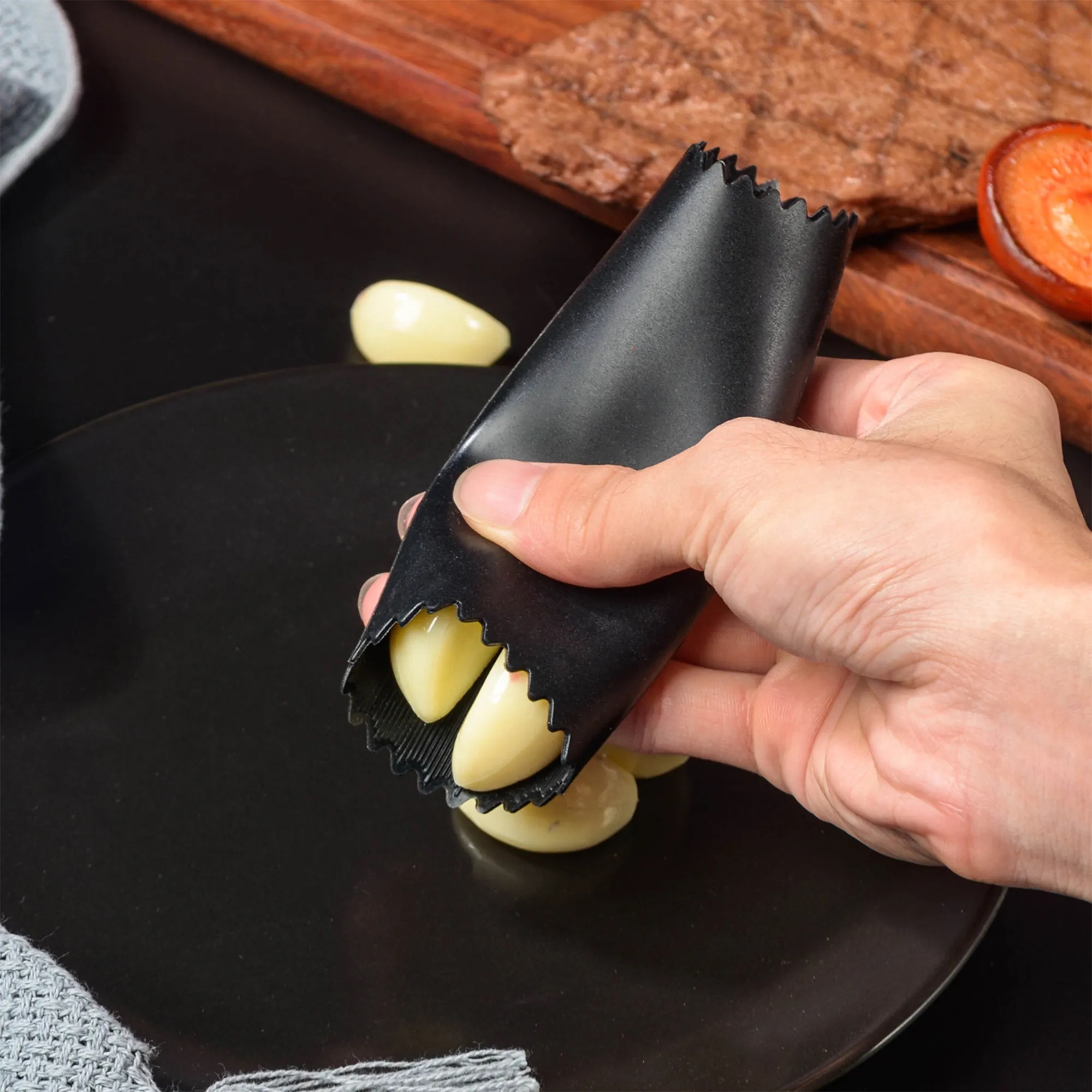 Silicone Striped Garlic Skin Peeler Roller Tool 3