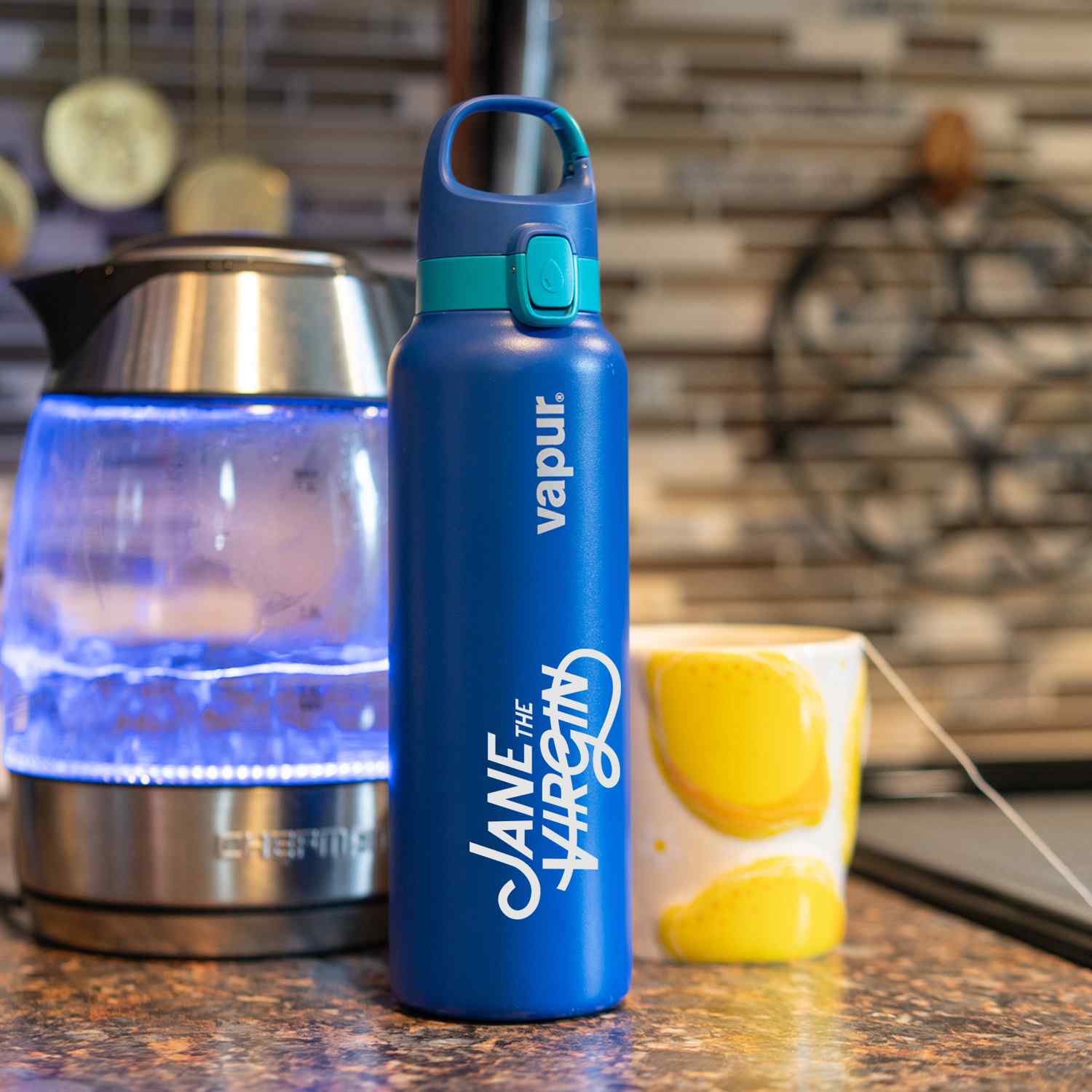 Vapur® Chill 20oz Insulated Water Bottle Admiral Blue with Malibu Teal Trim 10