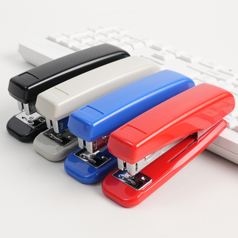 3.9inch Light Duty Desktop Stapler 2