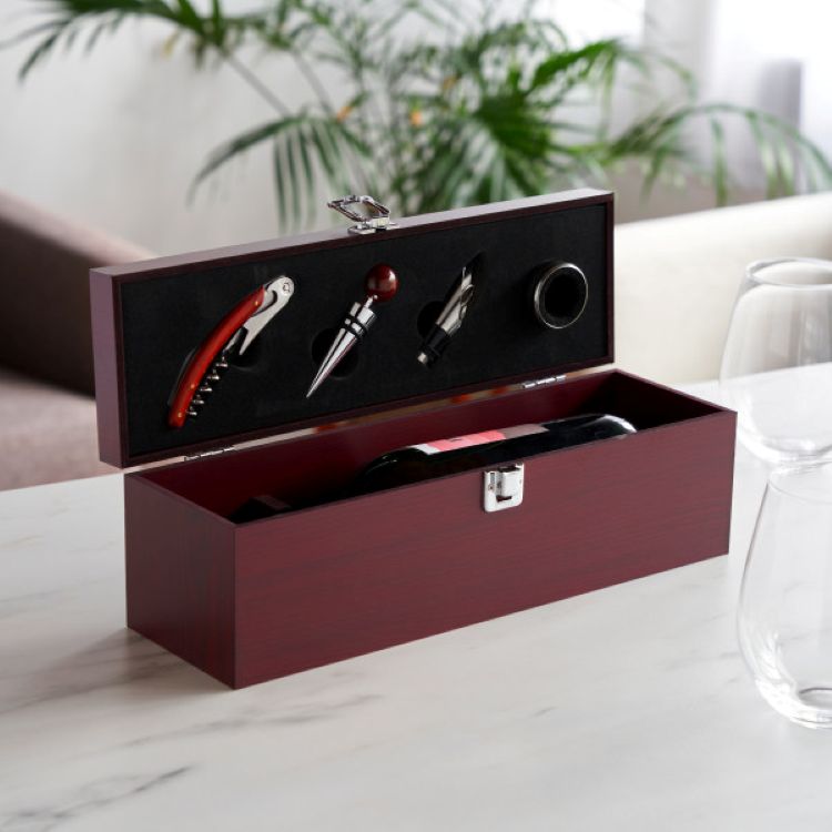 True® Cherry™: 1-Bottle Accessory Gift Set 8