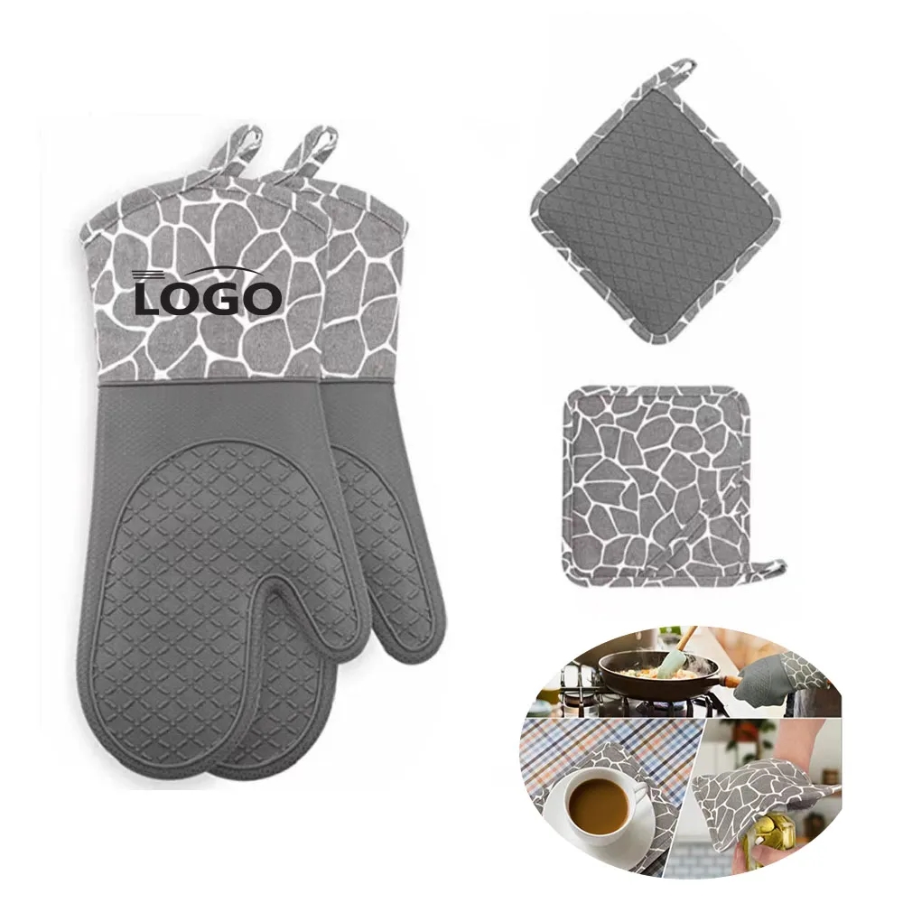 Giraffe Pattern Pot Holders and Oven Mitts Set