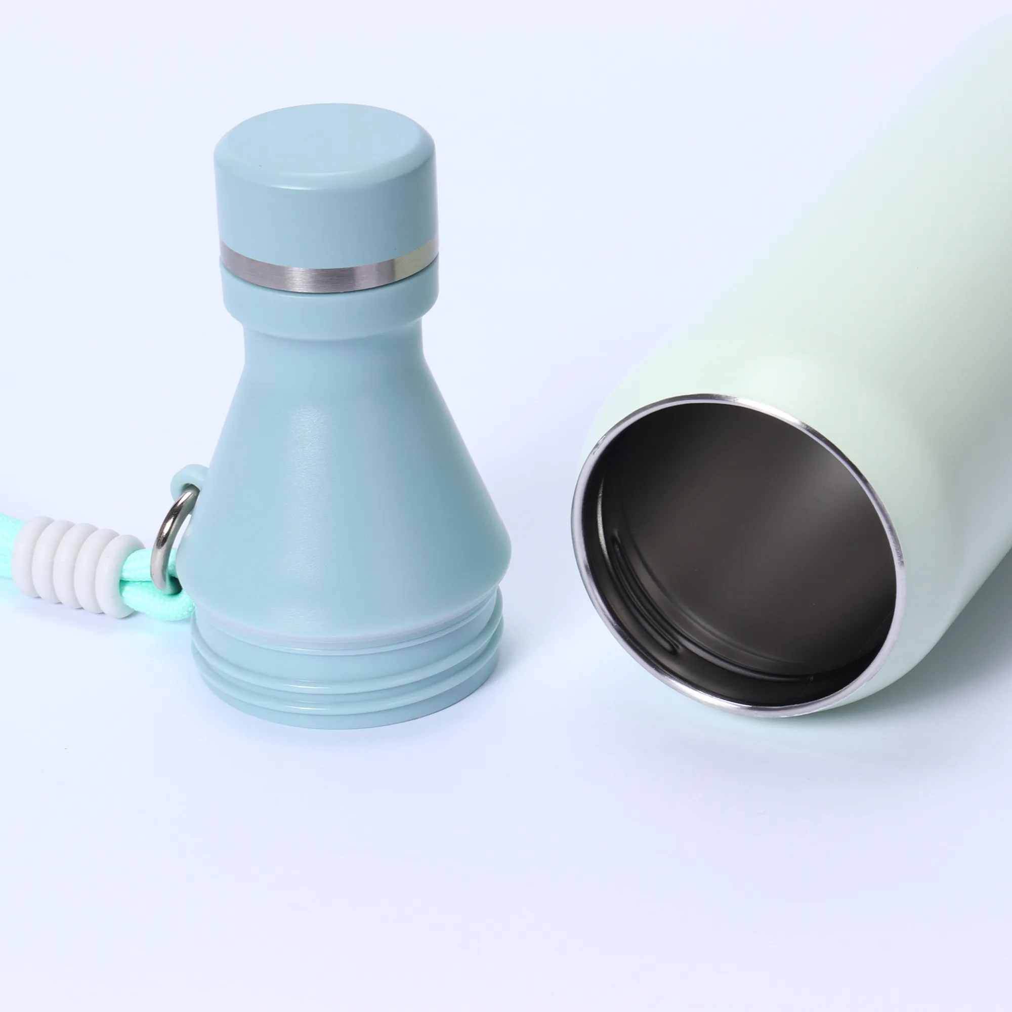 Outdoor Thermos With A Hanging Cord 3