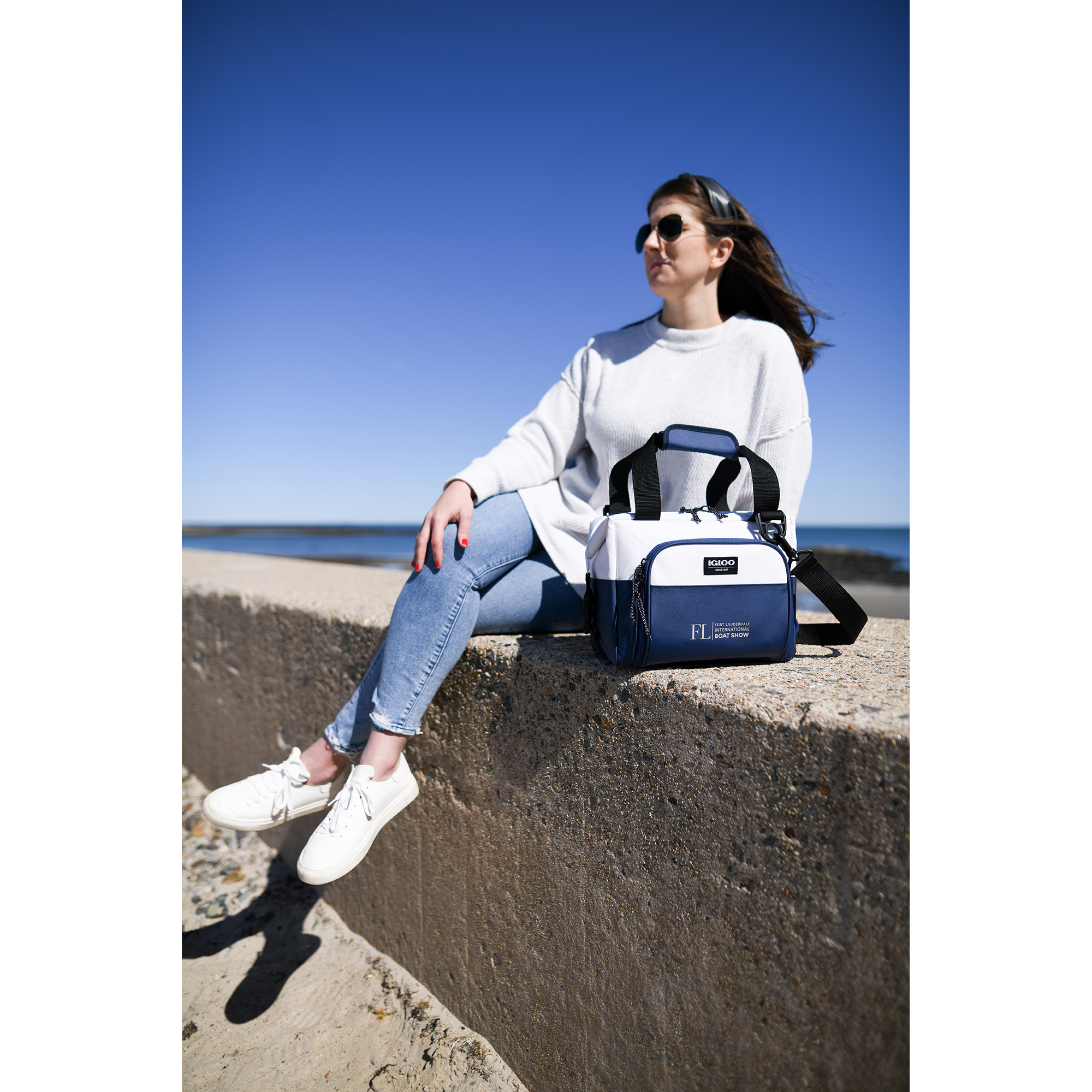 Igloo® Seadrift™ Snap Down 12 Can Cooler 4