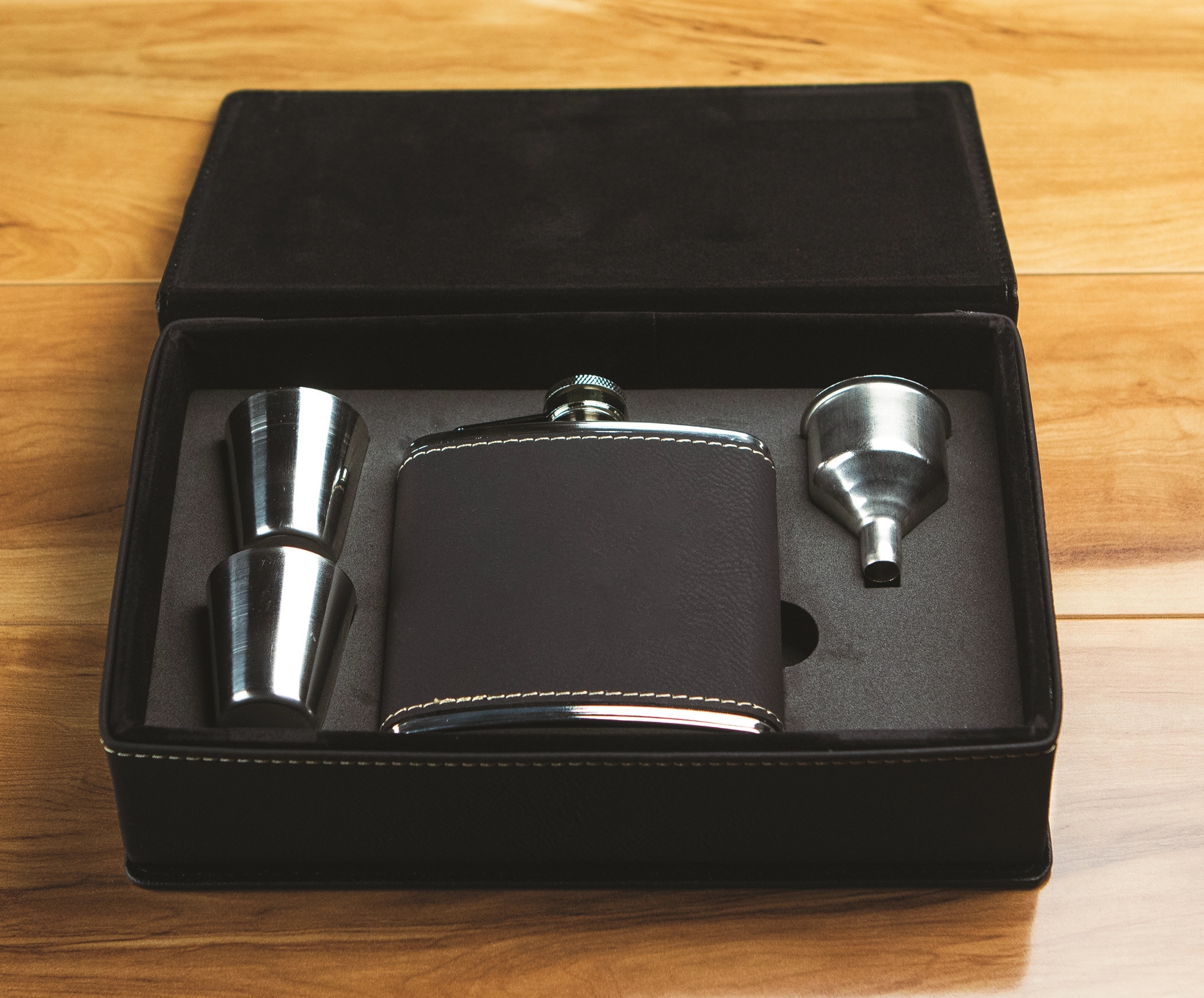 Leatherette Flask Set 19