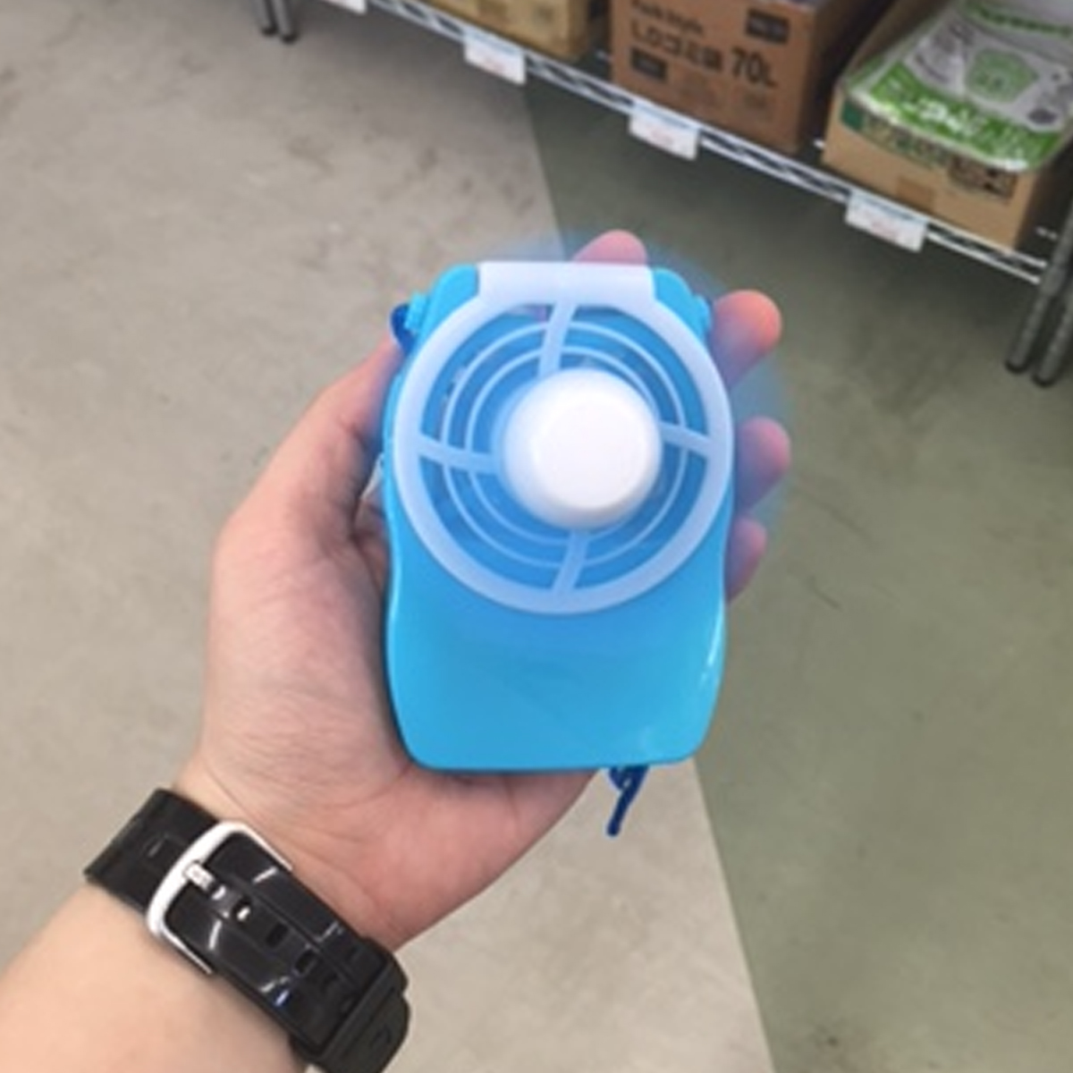 Mini Desktop Fan with Soft Blades and Cute Color Design 2