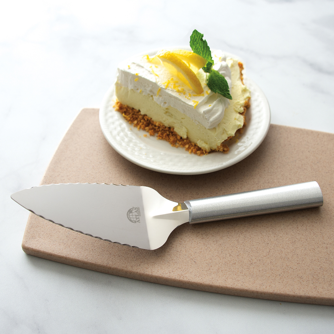 Serrated Pie Server w/Silver Handle 3