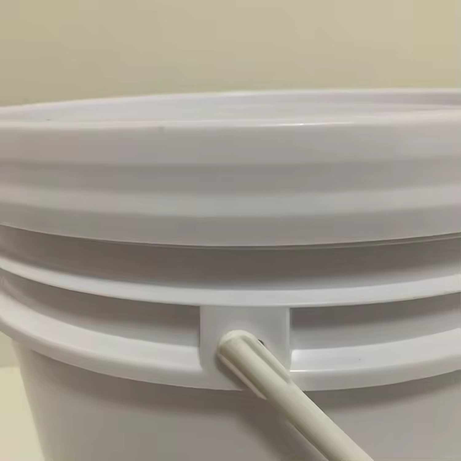 5.28 Gallon Plastic Paint Food Bucket 2