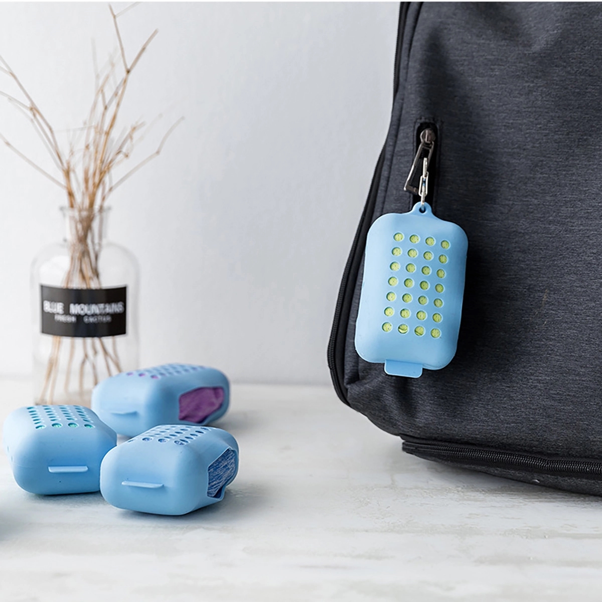 Cooling Towel With Portable Silicone Bag 2