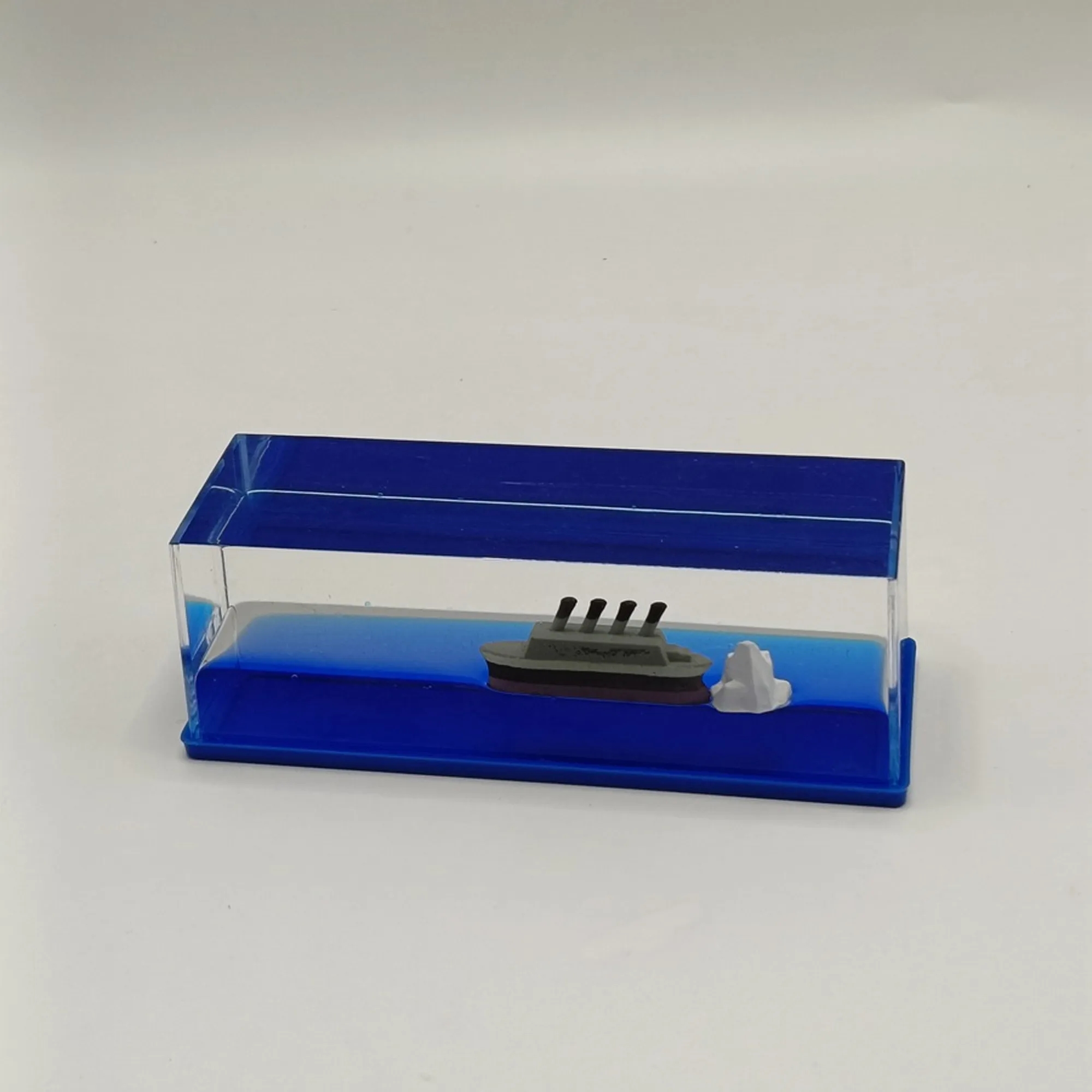 Cruise Ship Fluid Small Ornaments 15