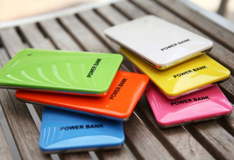 iBank ® 12,000 mAh Universal Power Bank 1