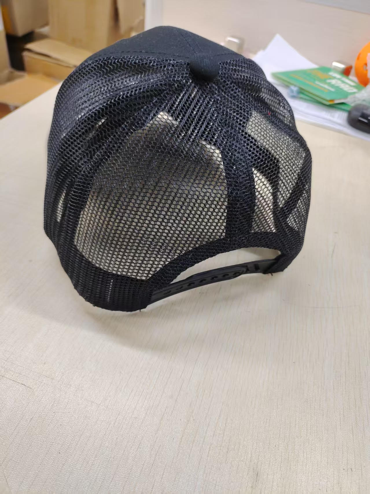 Plastic buckle baseball cap with mesh 3