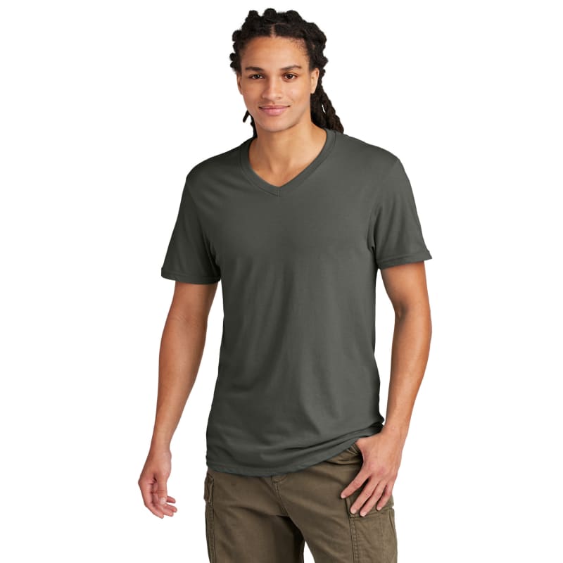 District Very Important Tee V-Neck. 47