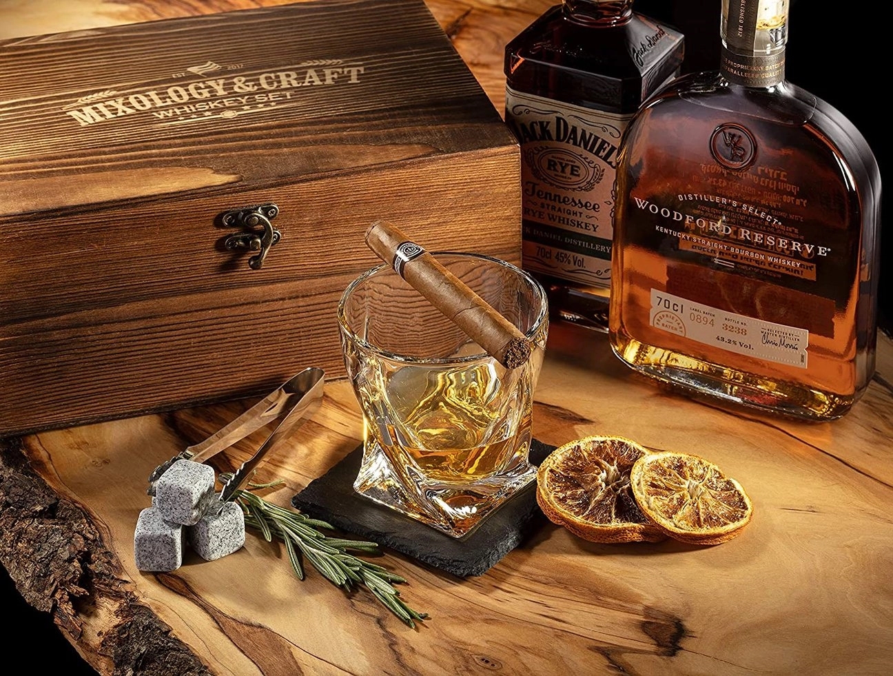 Elegant Whiskey Set in Wooden Box 2