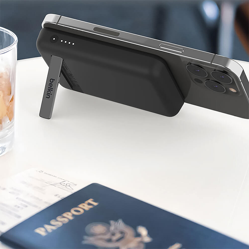 Belkin BoostCharge Magnetic Wireless Power Bank 5K + Stand 10