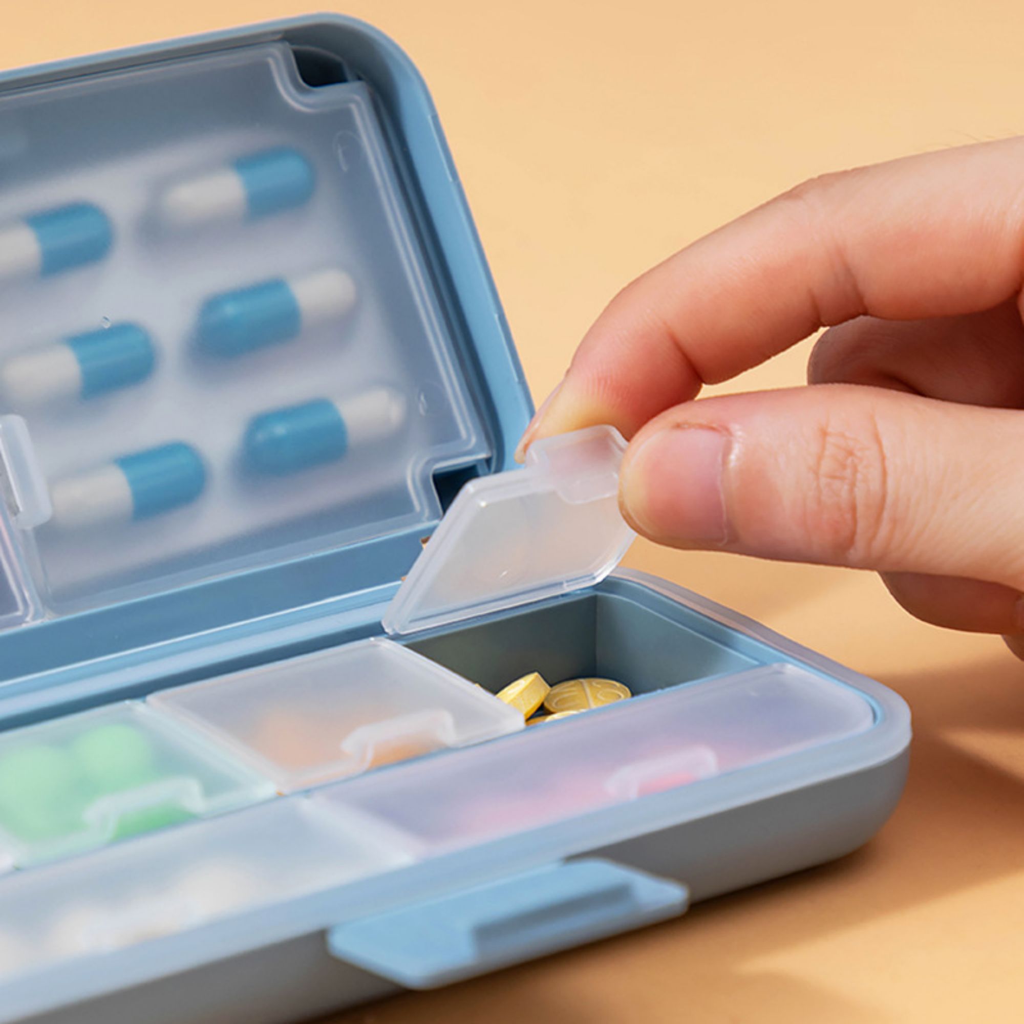 8 Grid Travel Daily Pill Holder 3