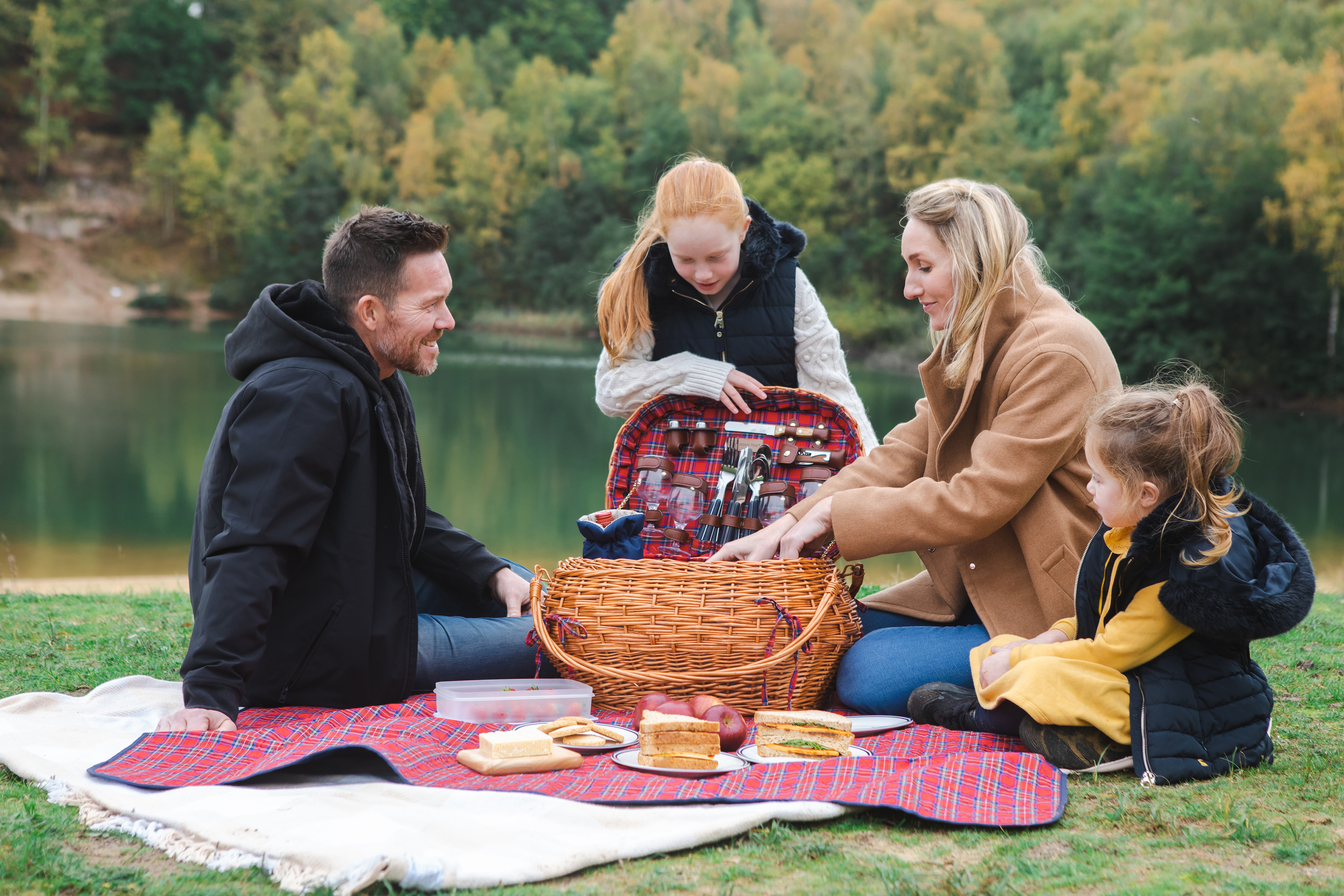 Highlander Picnic Basket 4