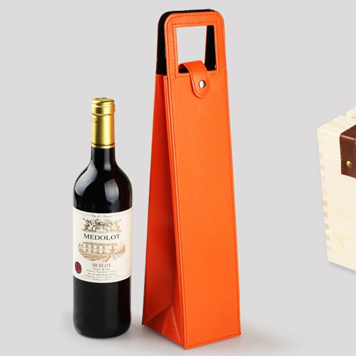 PU Leather Single Bottle Wine Tote With Handle Slot 2