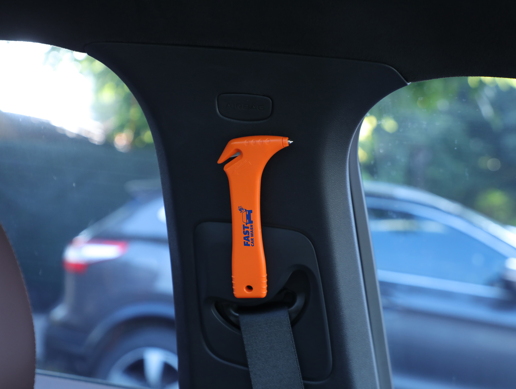 Car Escape Tool with Cutter 16