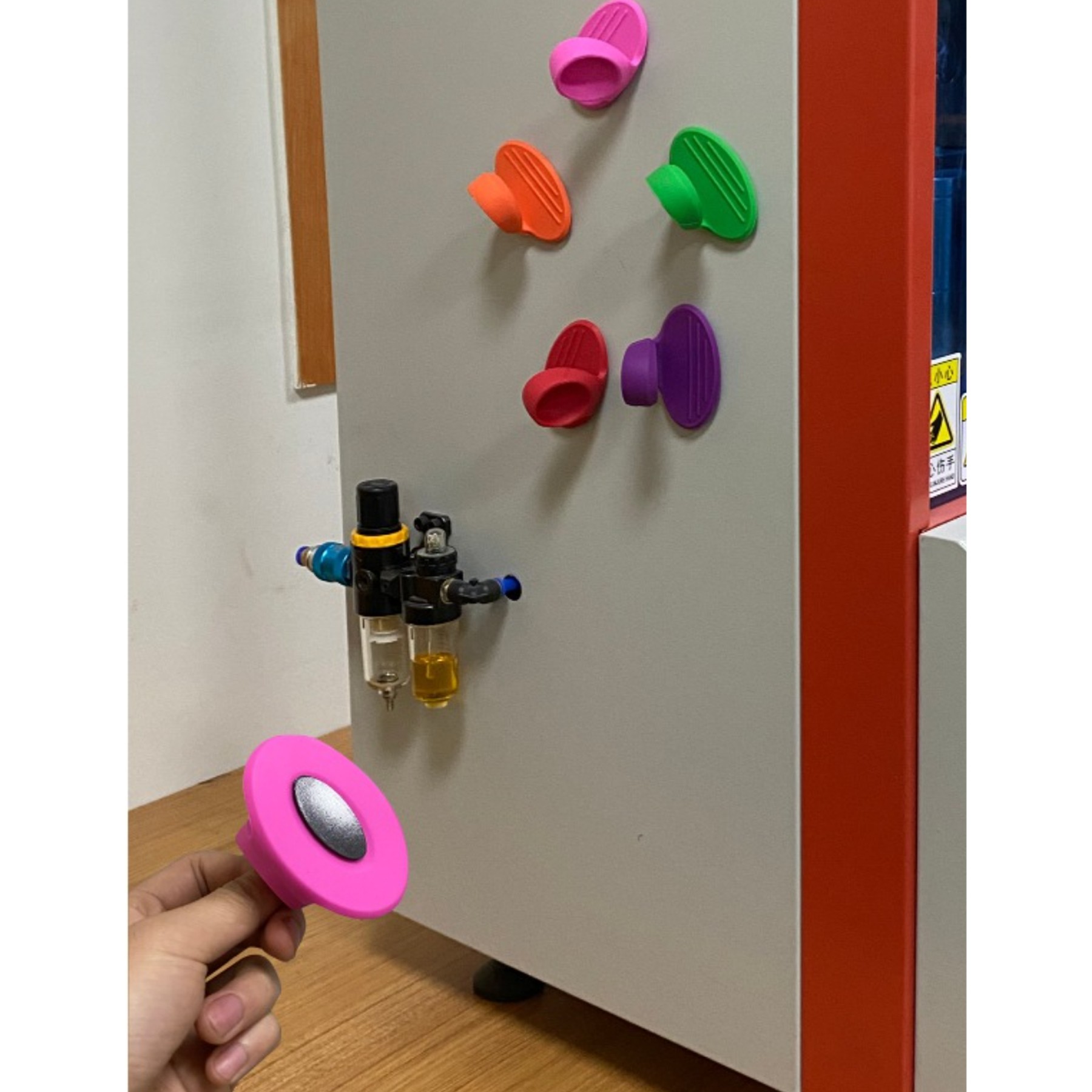 Magnetic Version Of Silicone Food Grade Insulated Finger Clip 2