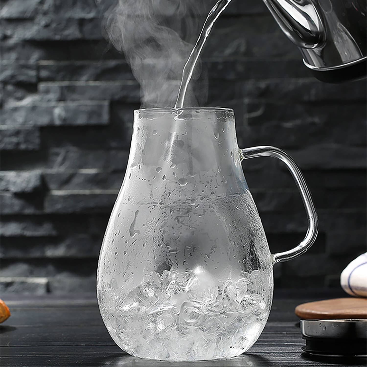 Glass Water Pitcher With Stainless Steel Dustproof Lid 3