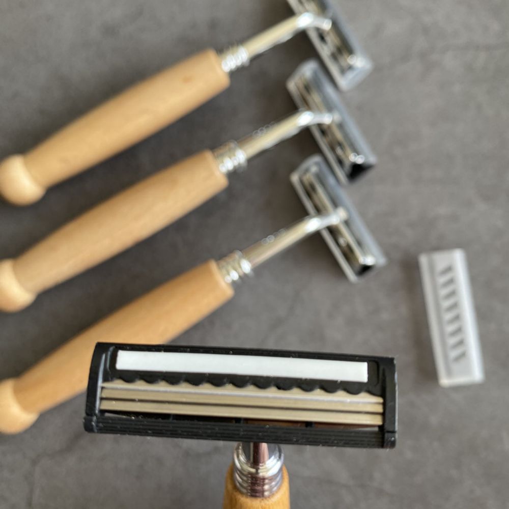 Disposable Manual Portable Beechwood Razor 1
