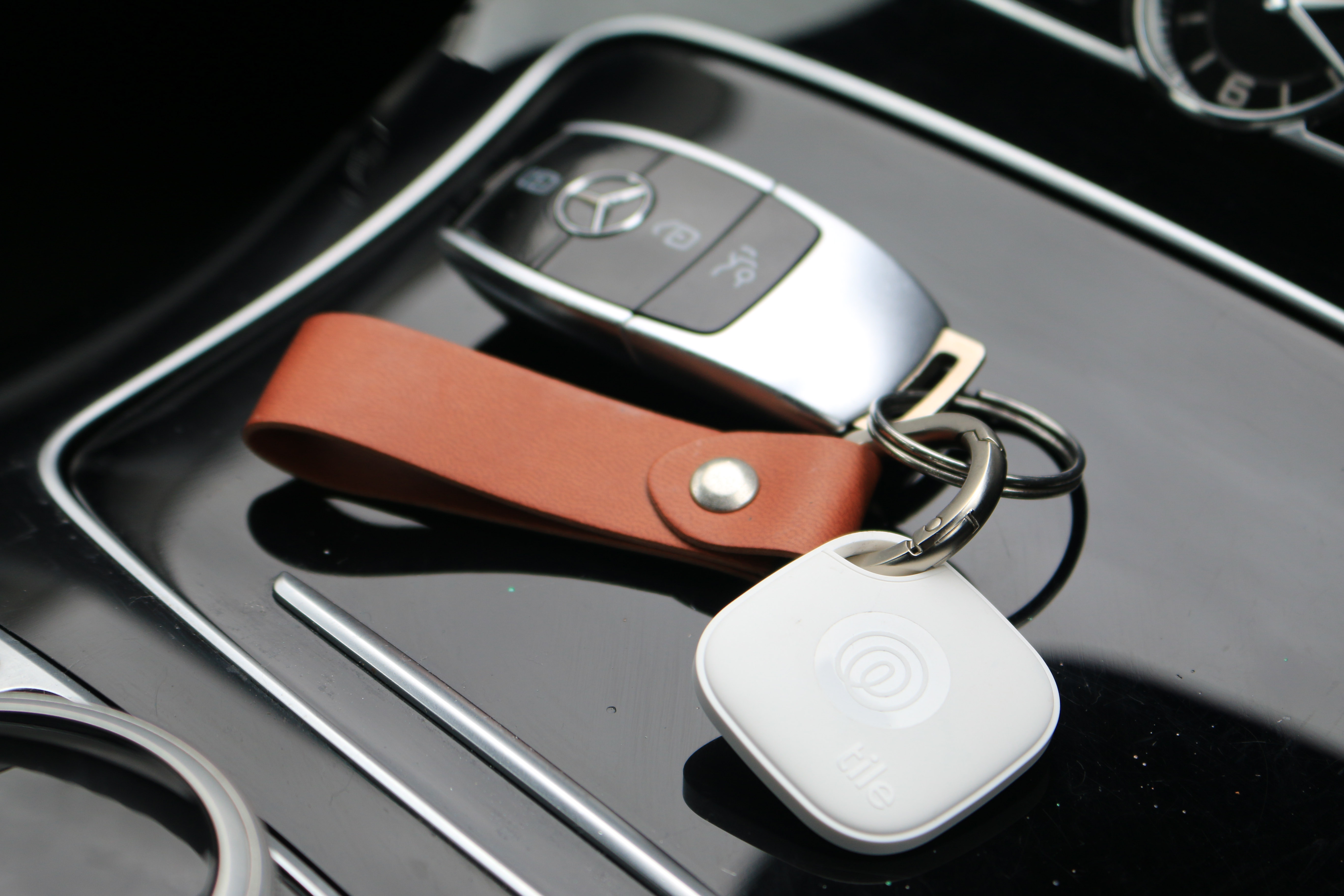 2 New Tile Mates with 2 Vegan Leather Key Fobs Set 23