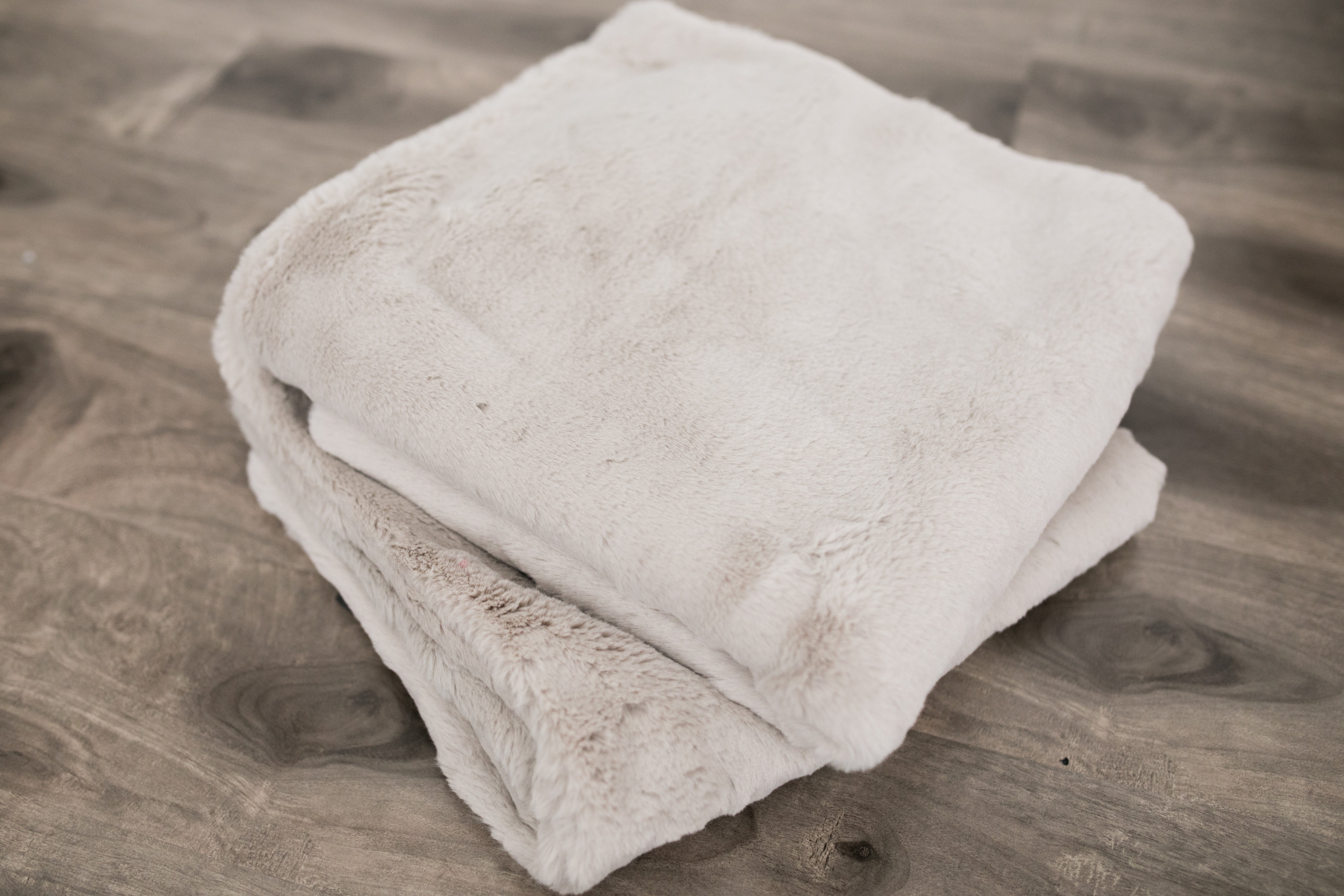 Grand Faux Fur Fawn-Throw Luxury Blanket (50x60) 1