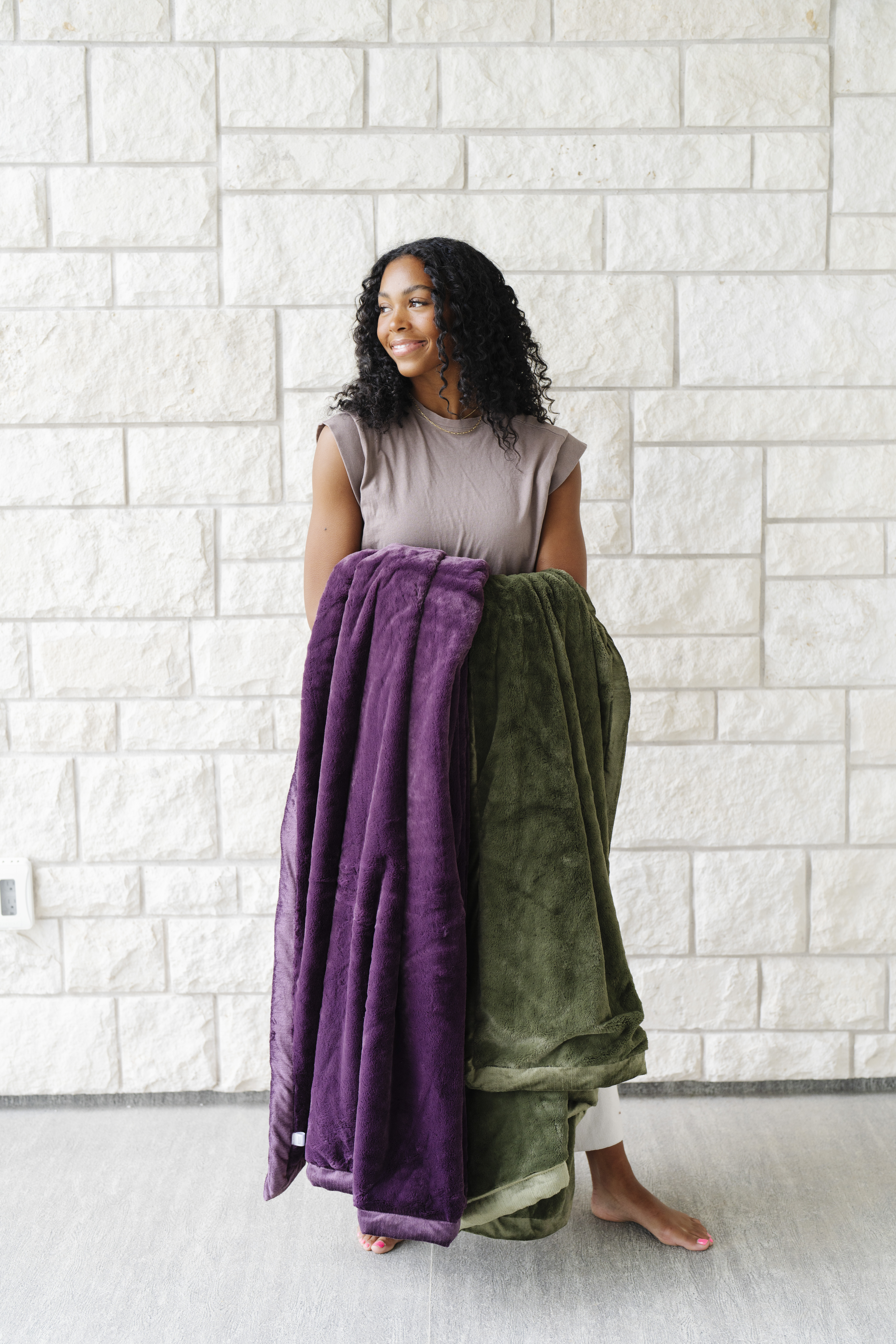 Lush Aubergine-XL Luxury Blanket (60x80) 2