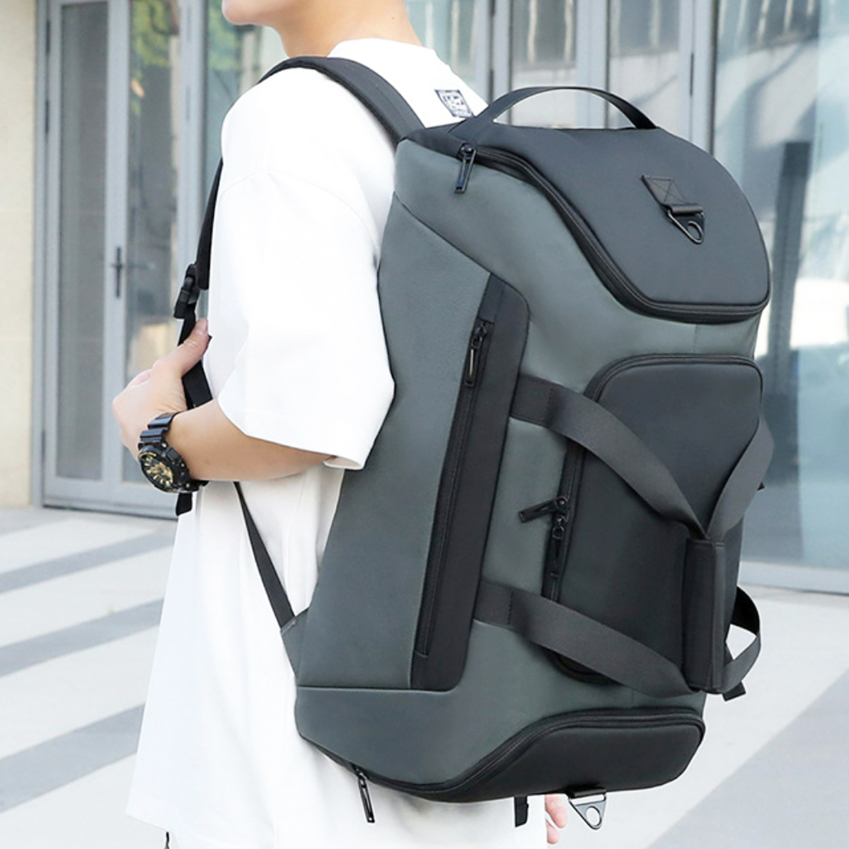 Travel Duffel Bag with Independent Shoe Compartment 2