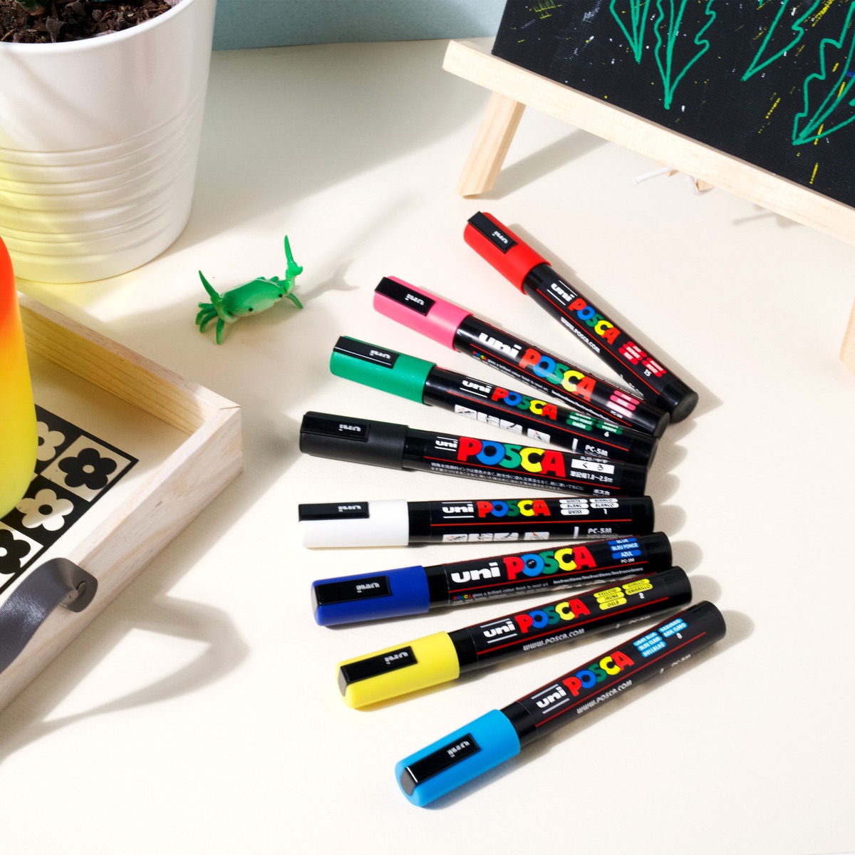 POSCA 8 Piece Basic Marker Set with Bag - Medium 60