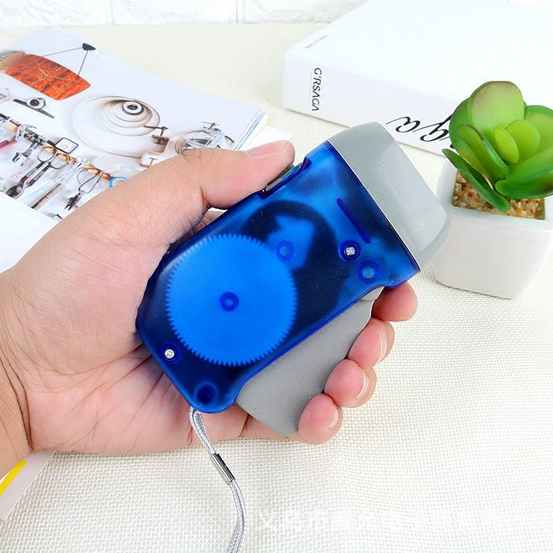 Hand Cranking Portable Flashlight 3