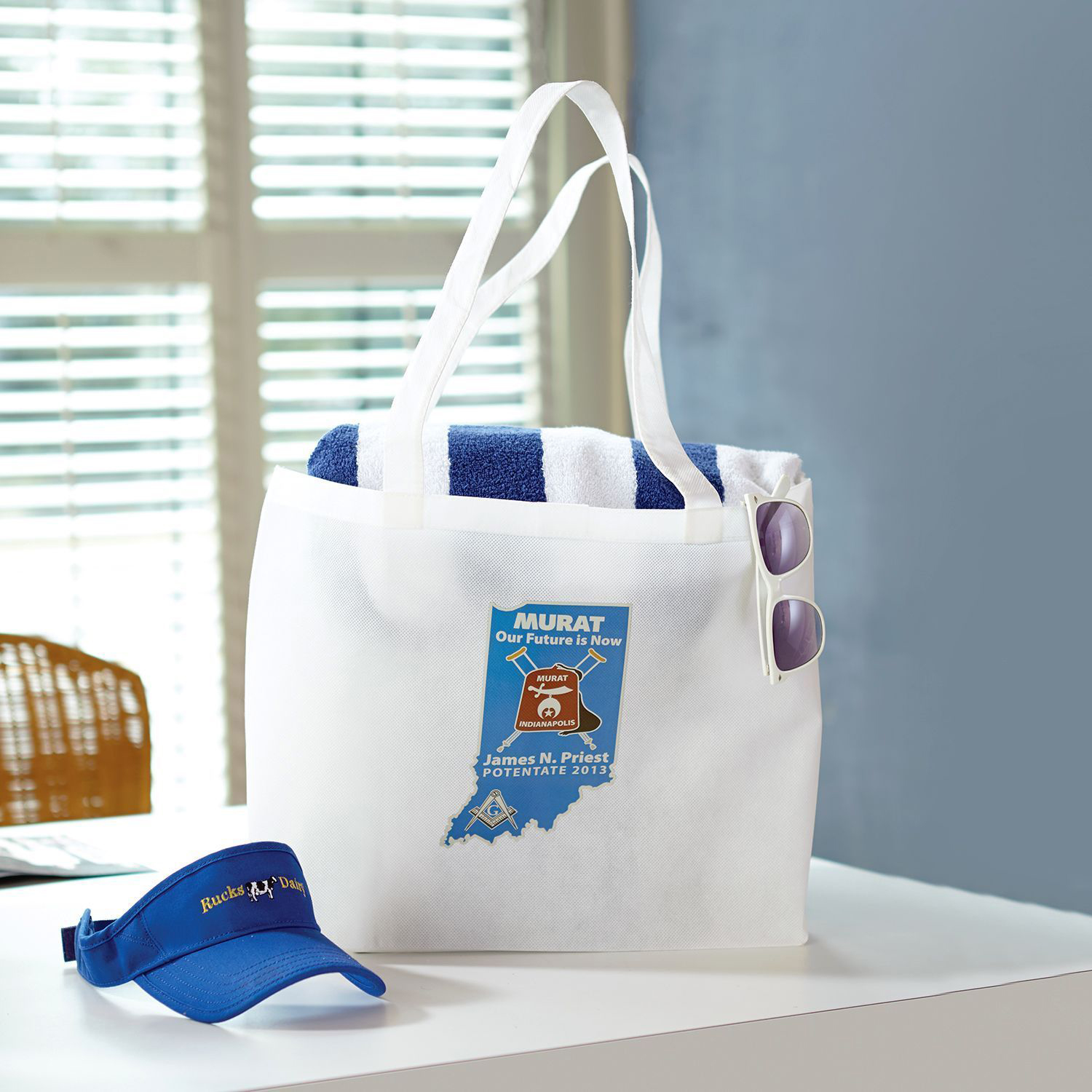 21 X 15 X 5 Convention Tote 17