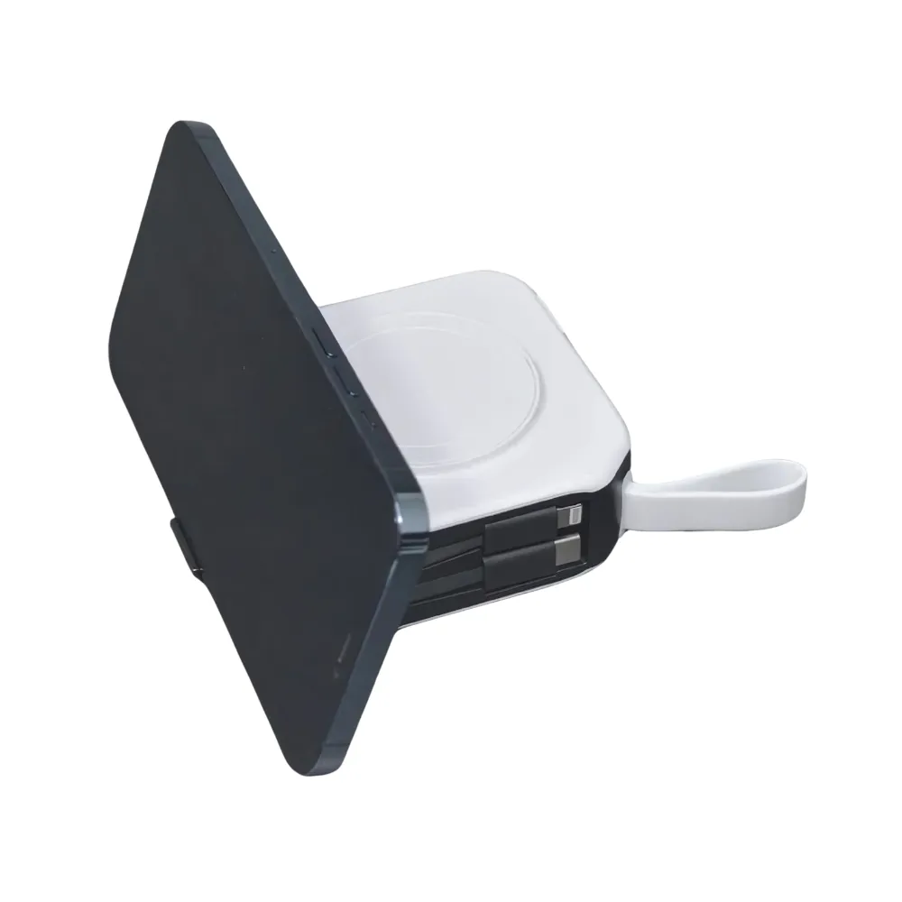 Traveler Universal Power Bank with Magsafe 6