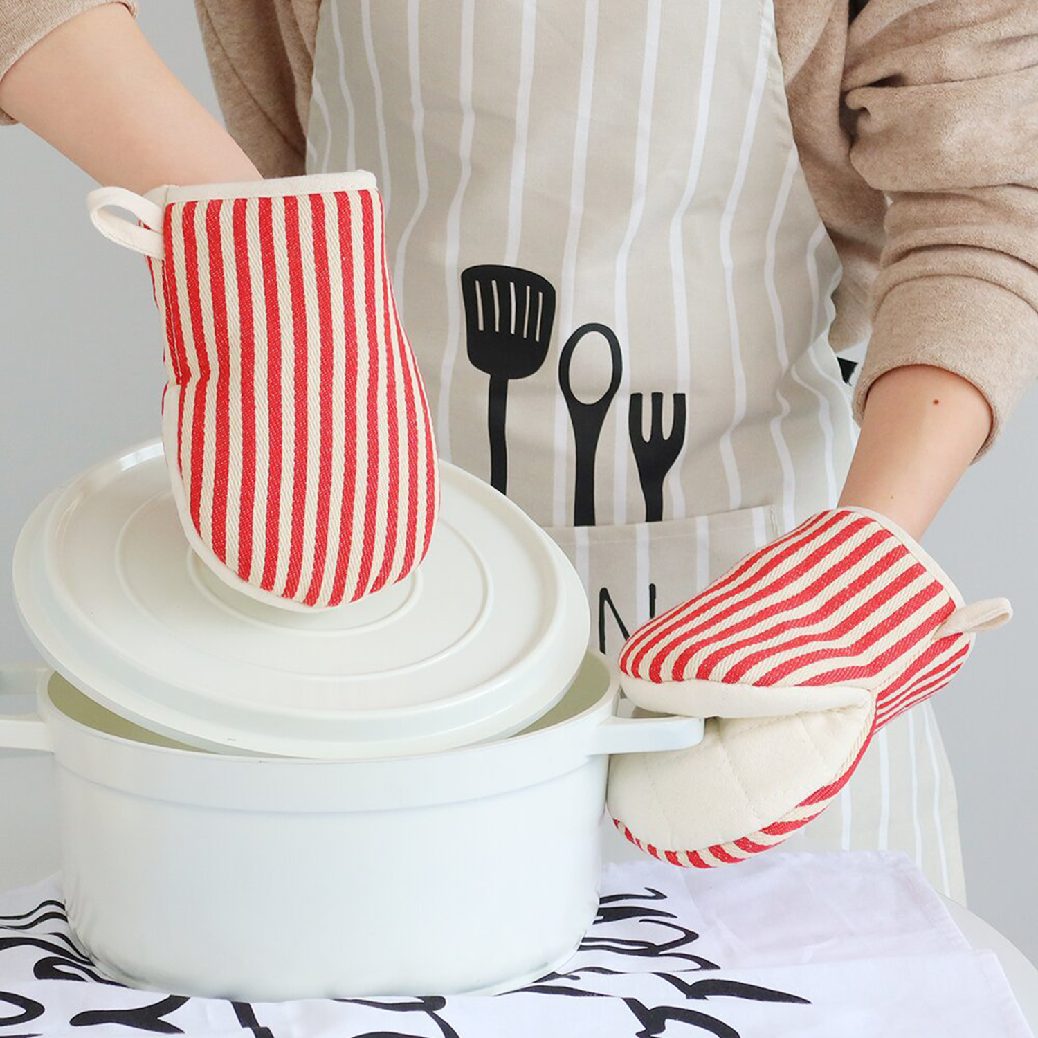 Kitchen Heat-Resistant Oven Mitts 3