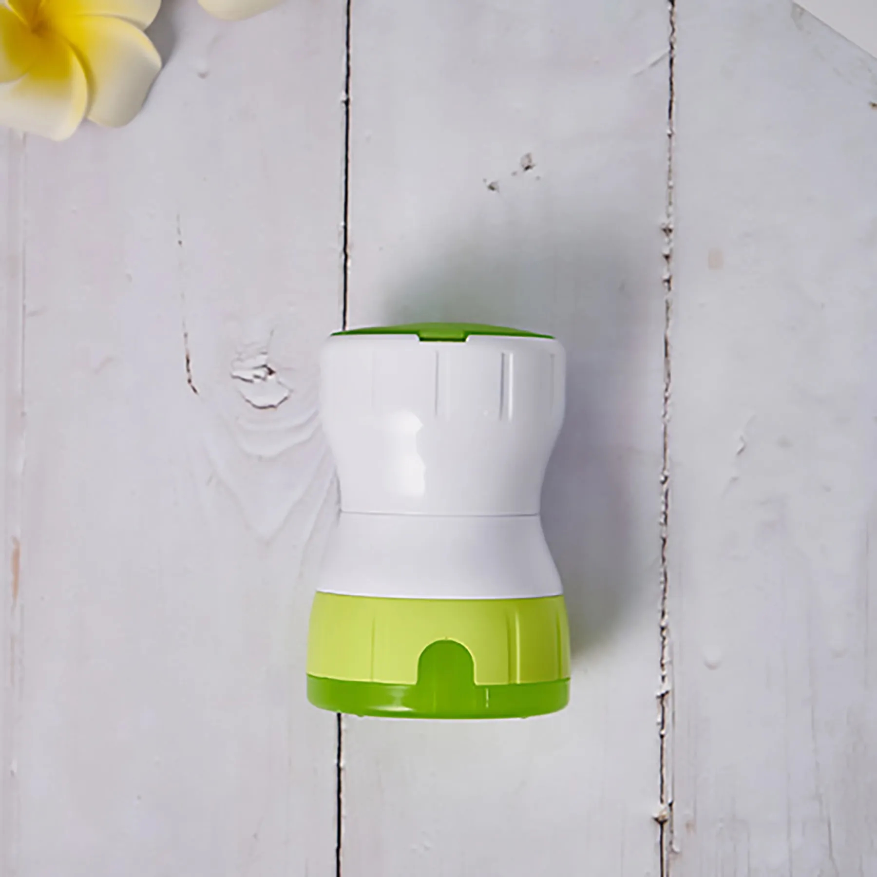 Plastic Convenient 3-In-1 Grinder 8