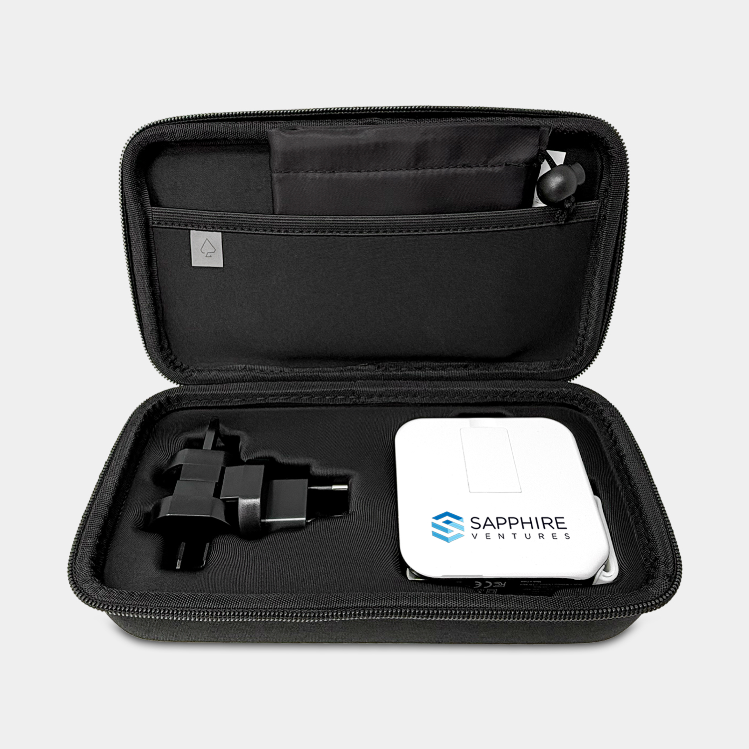 Traveler 4.0 - Universal Power Bank with Built-In Wireless Charging 7