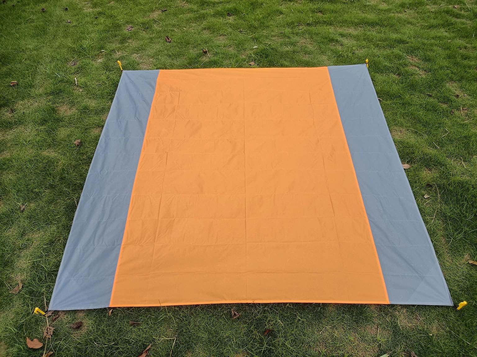 Pocket Picnic Blanket with 4 Stakes 9