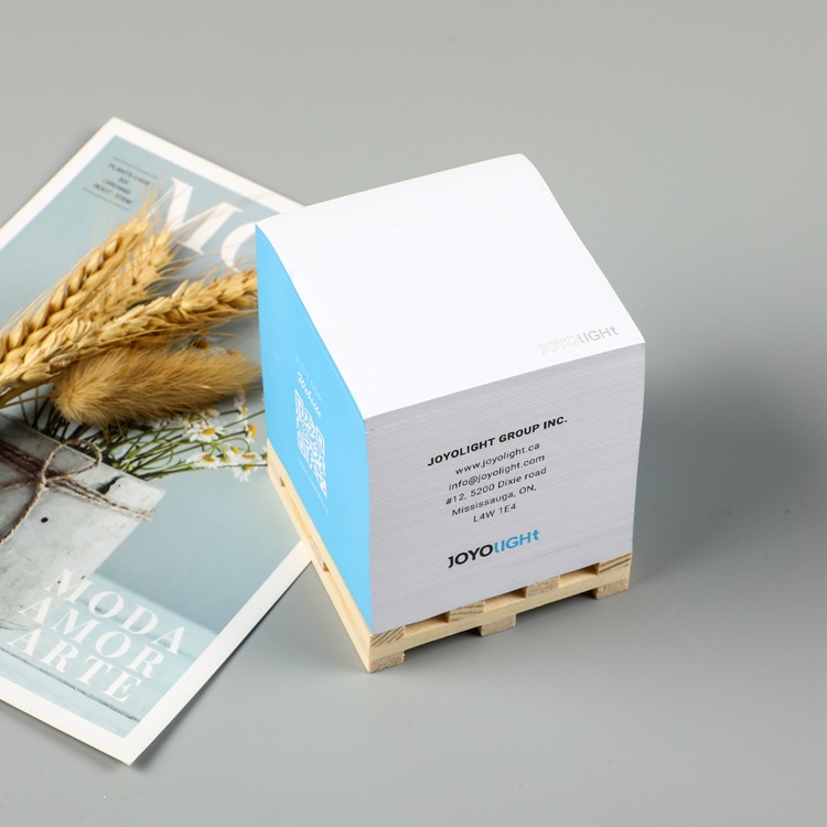 Sticky notes With wooden pallet 4