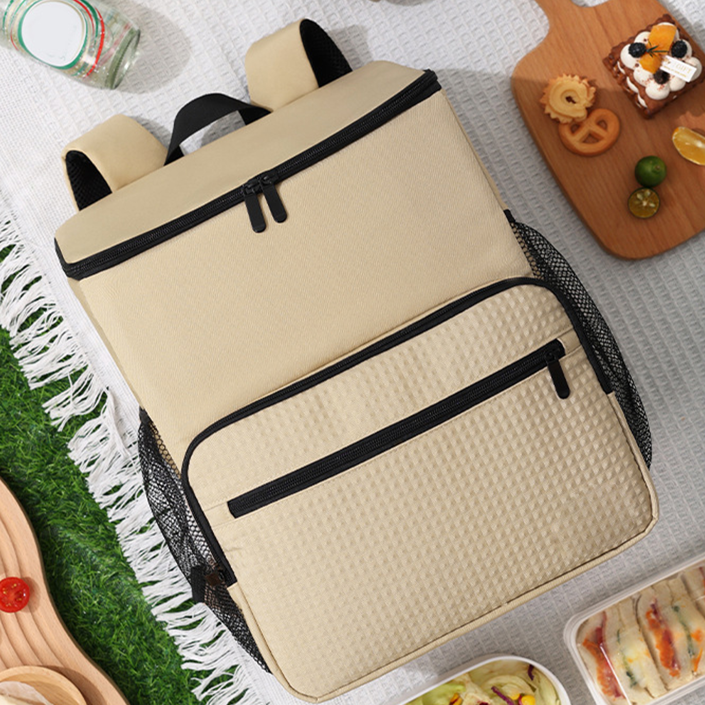 Polyester Waterproof And Insulated Lunch Bag 3