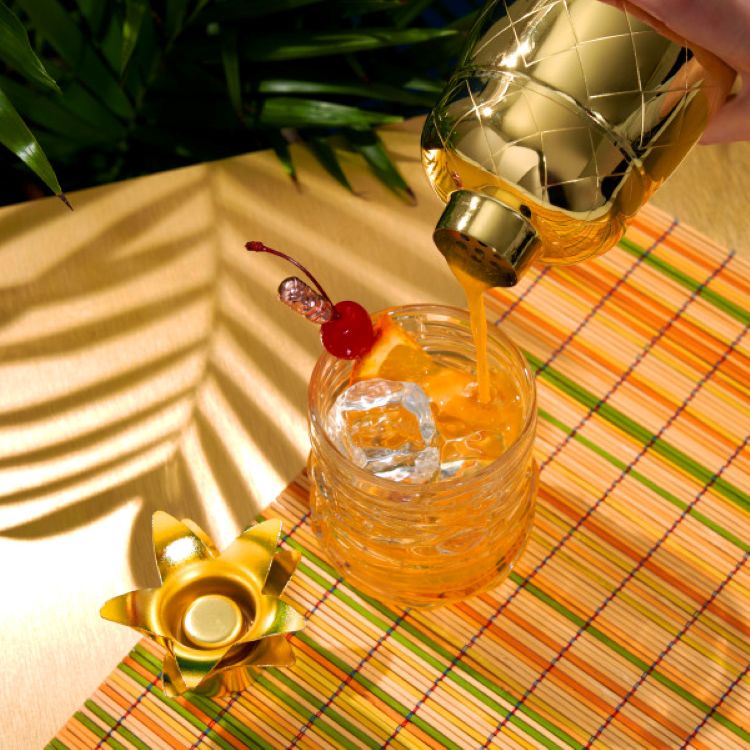 Viski® Pacific Pineapple Shaker 7