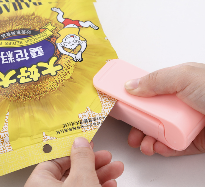 Hand Held Mini Plastic Vacuum Food Sealer 2