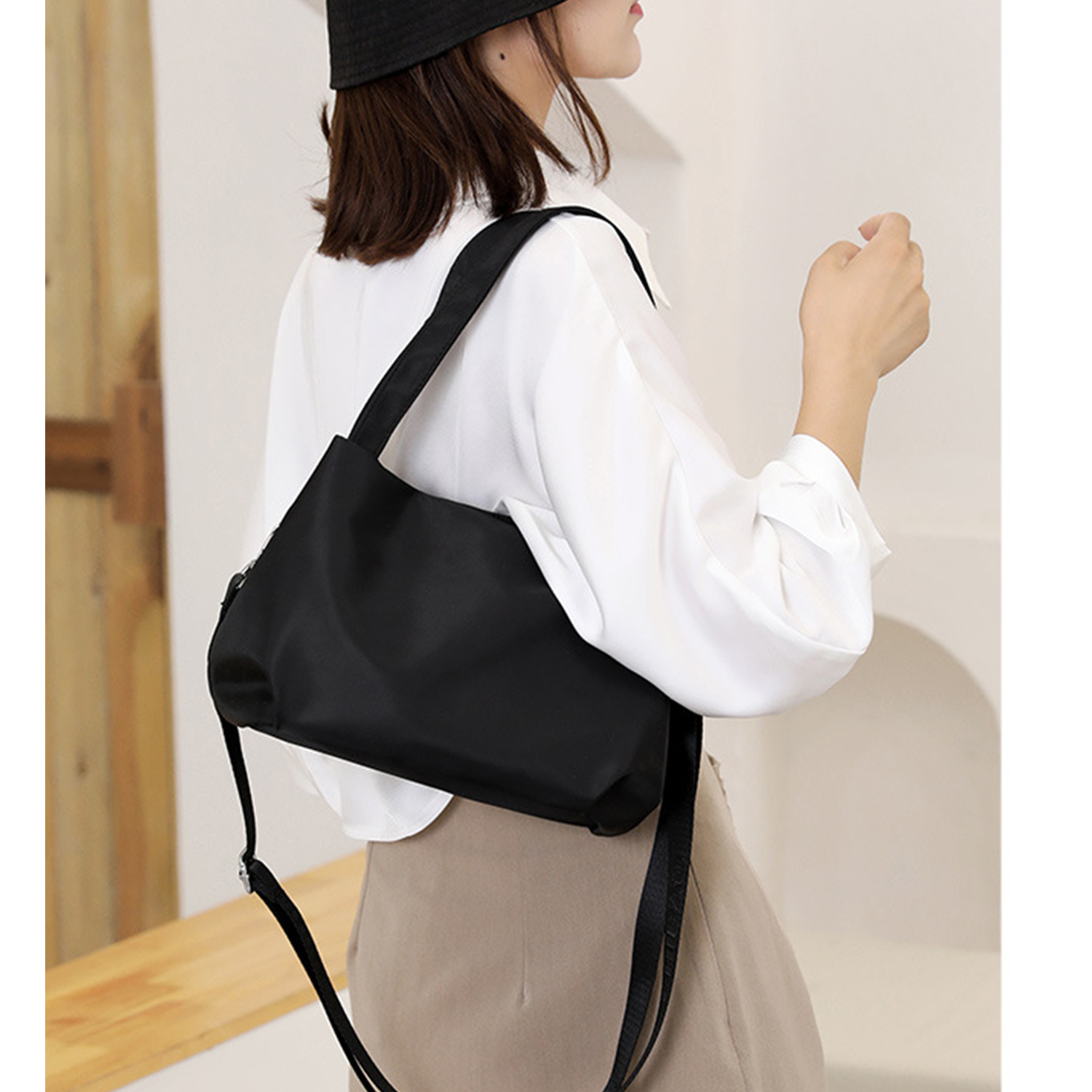 Small Tote Bag w/ Zipper 4