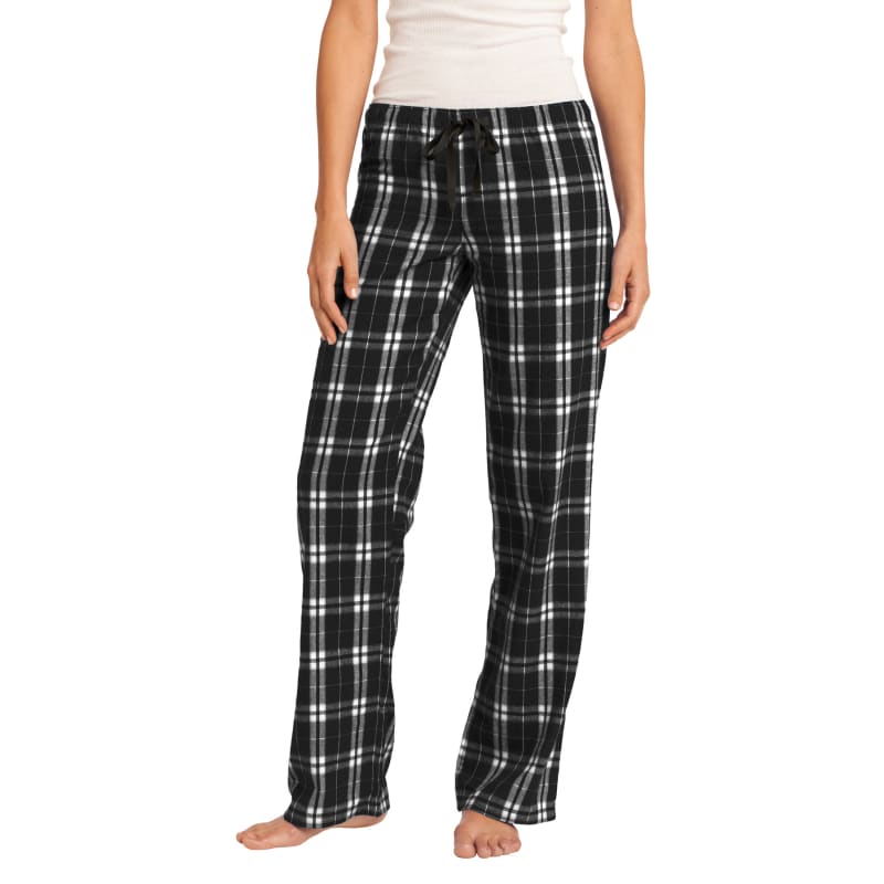 District Women's Flannel Plaid Pant. 5