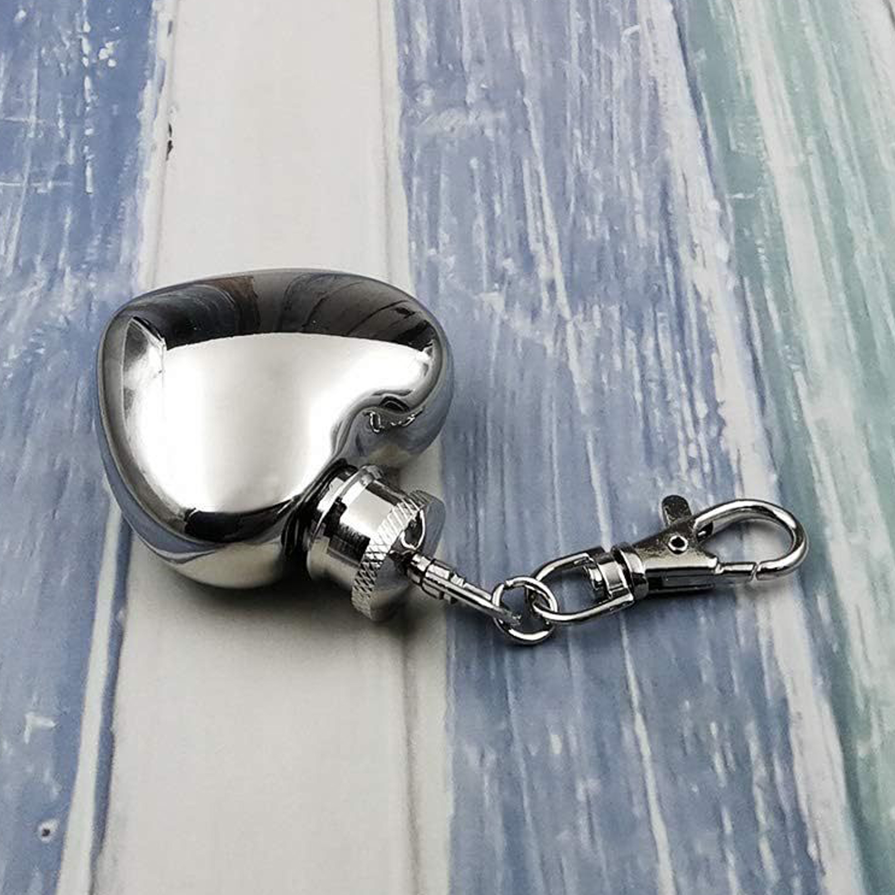 1oz Heart Shaped Pocket Flask 4