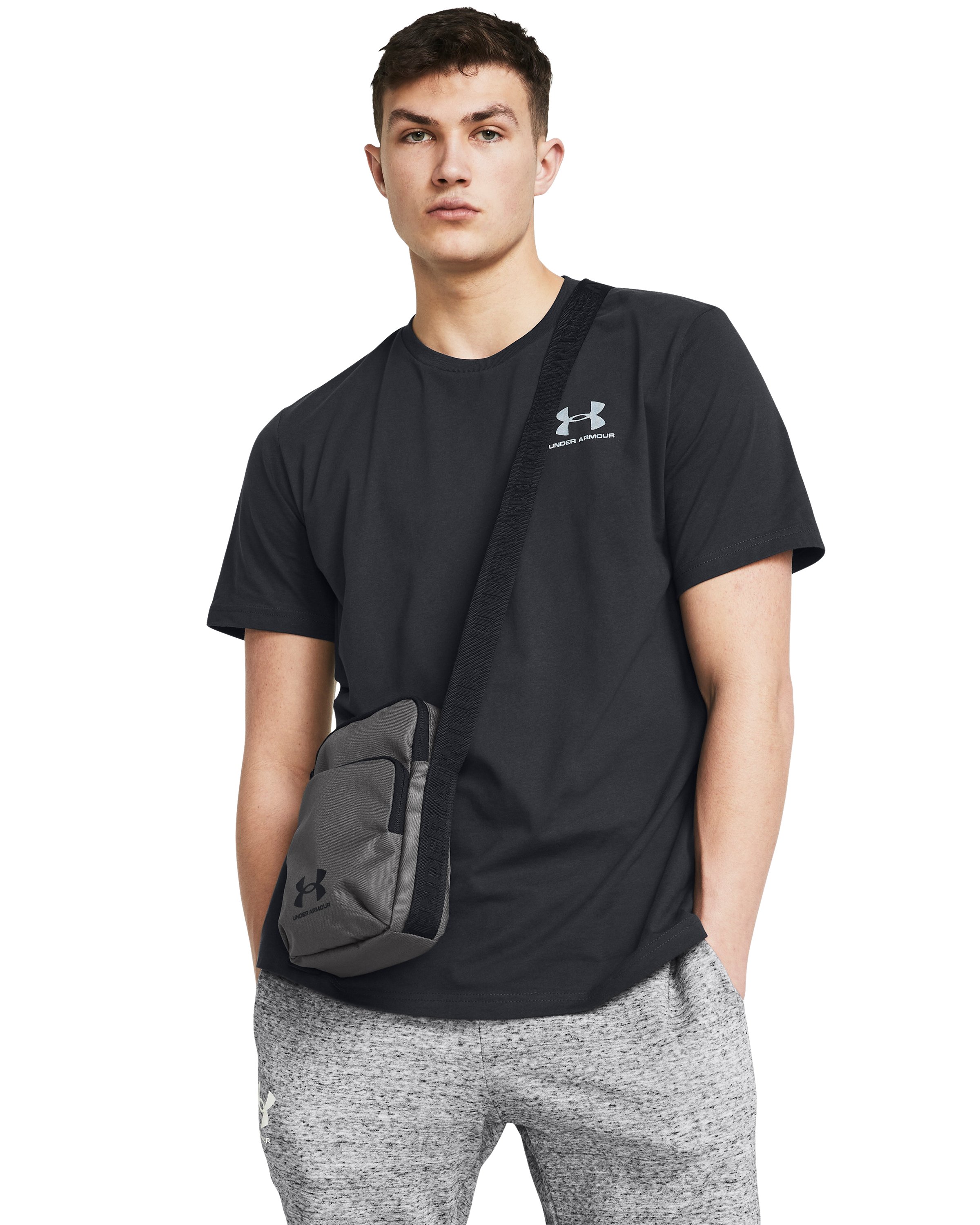 UA Essential Lite Crossbody 8