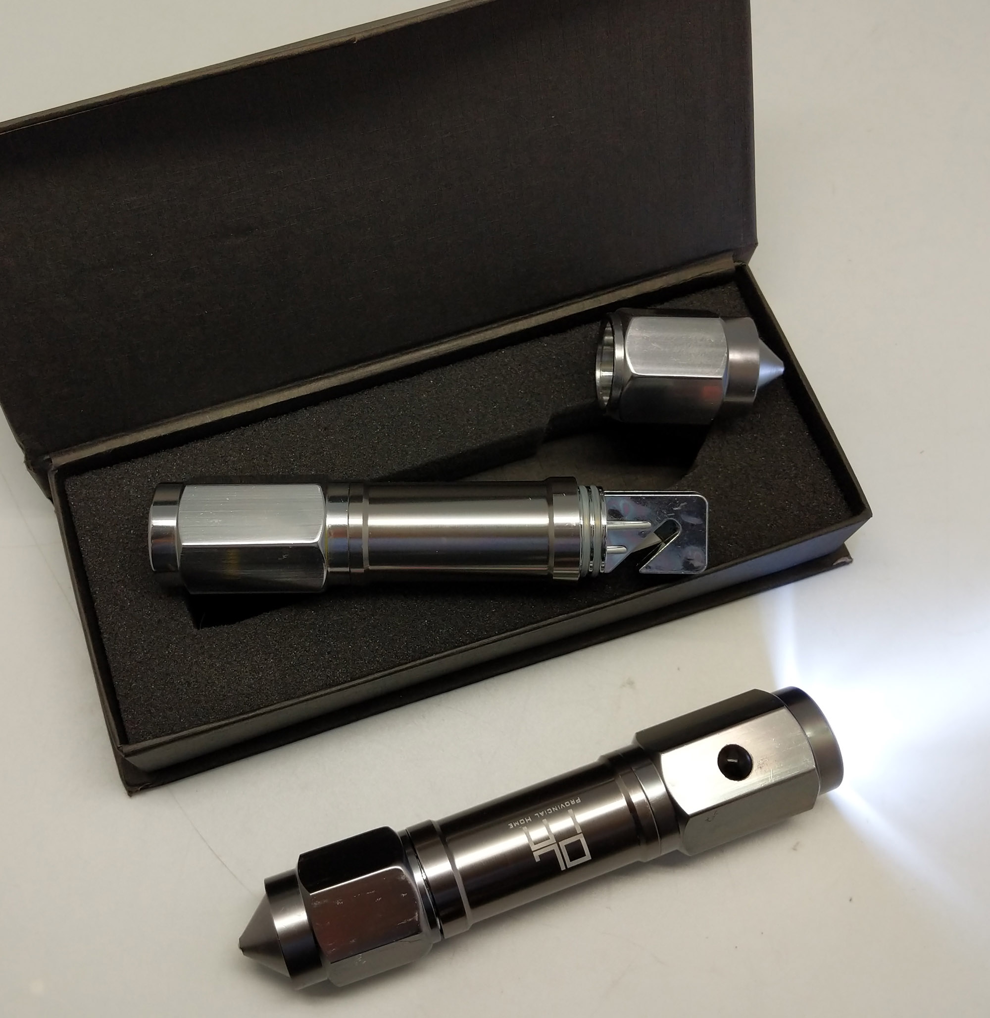 3 in 1 Automobile Multi function Emergency Flashlight/Gla 1