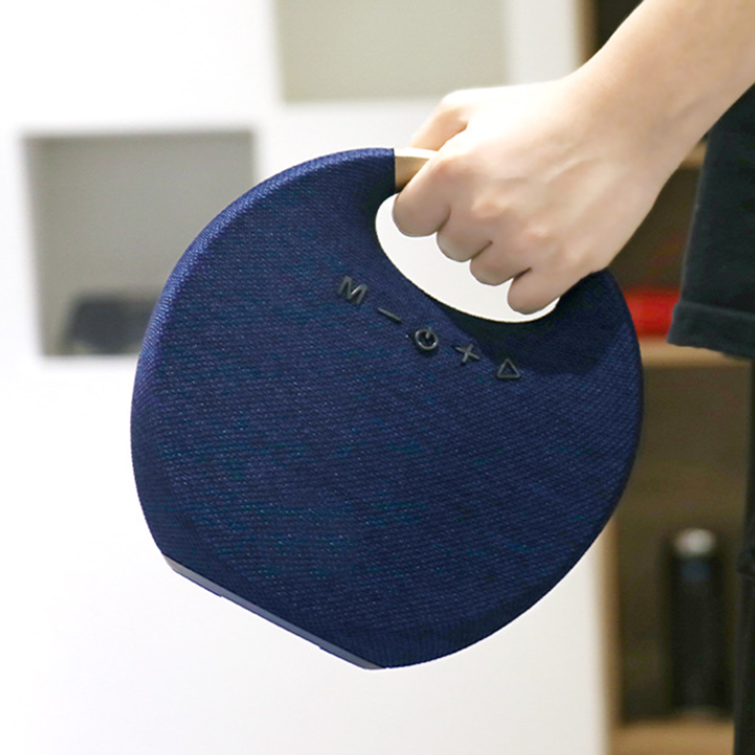 Wireless Speaker w/ Handle 4