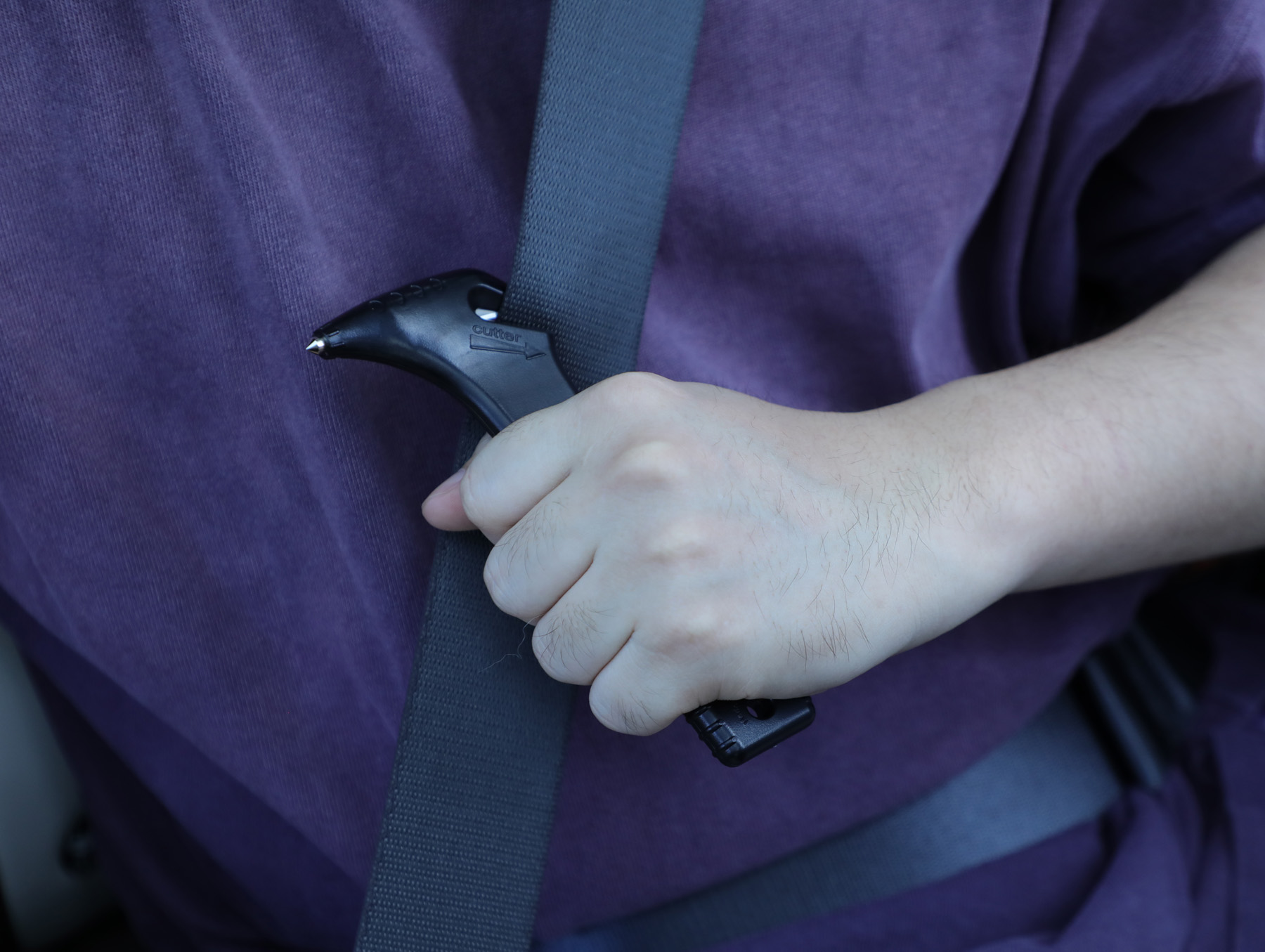 Car Escape Tool with Cutter 4